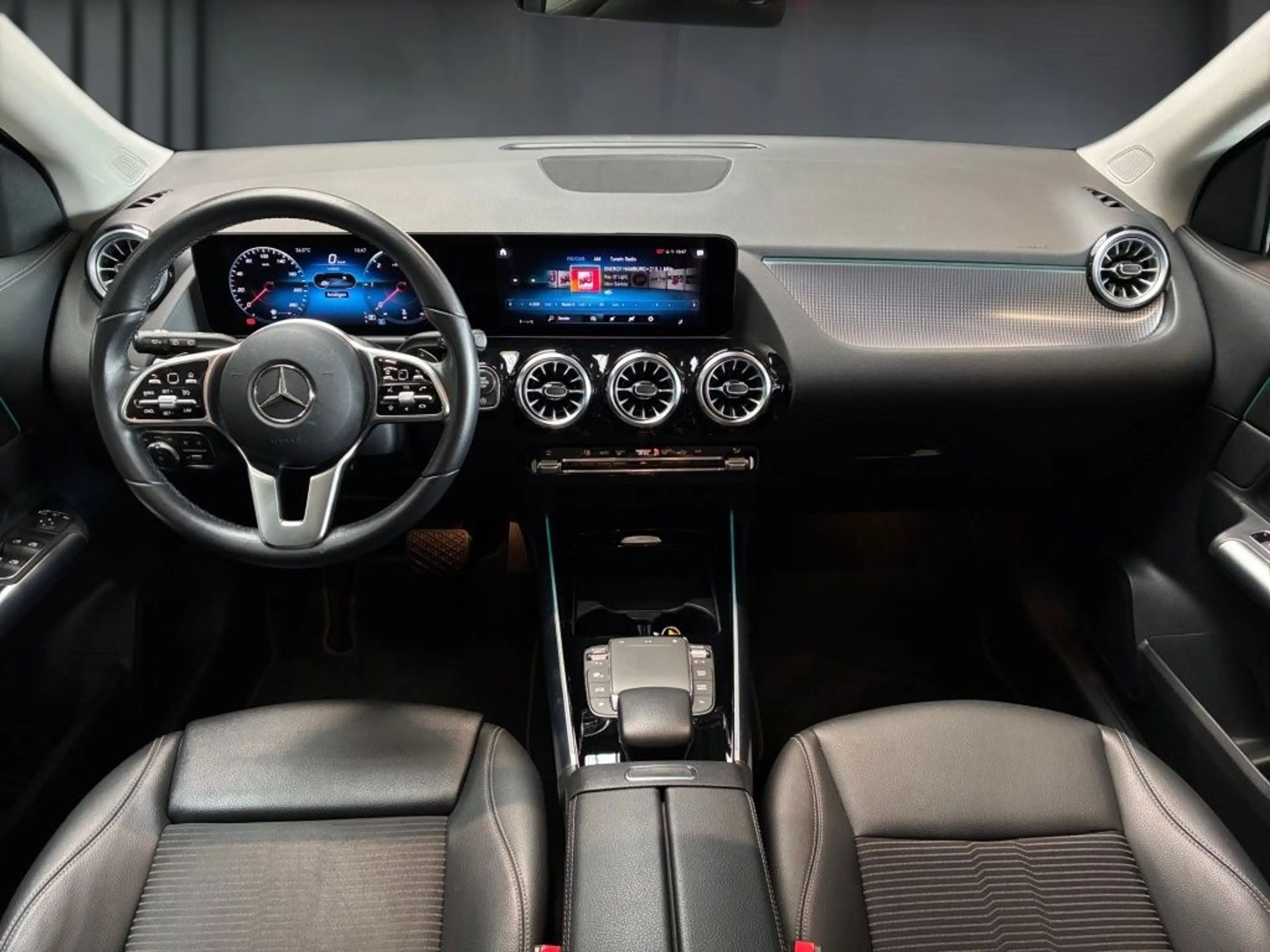 Mercedes-Benz GLA 200 d Progressive -Ambiente-Kamera-Totwinkel — photo 14