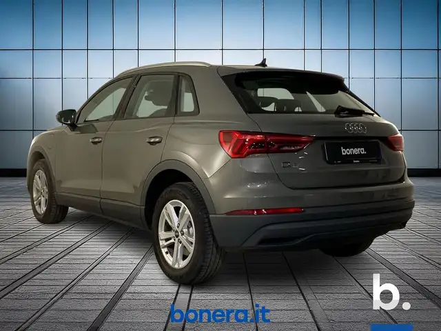 Audi Q3 view 7