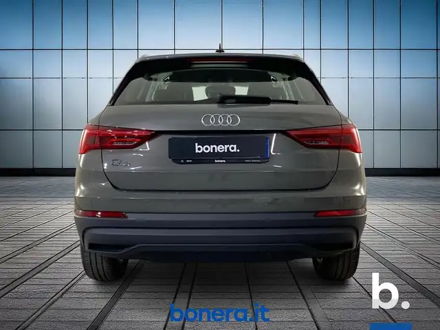 Audi Q3 view 6