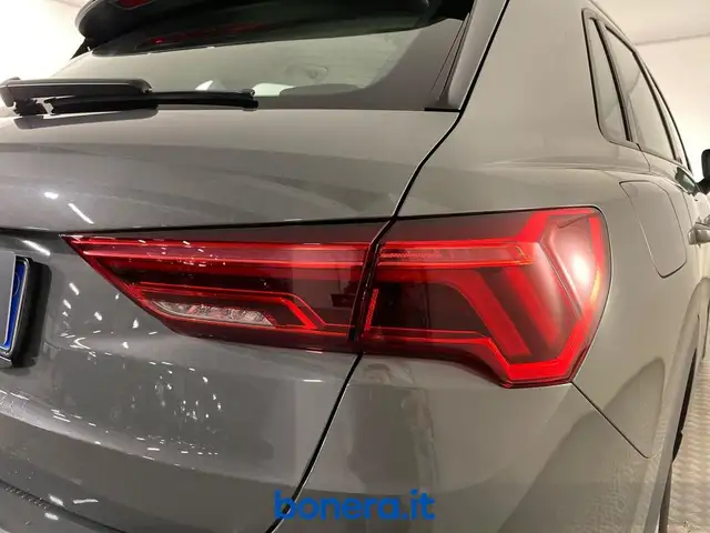 Audi Q3 view 10