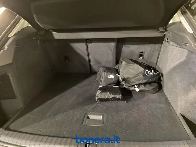Audi Q3 view 12
