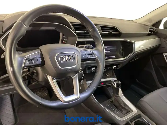 Audi Q3 view 14