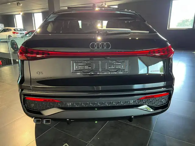 Audi Q5 view 7