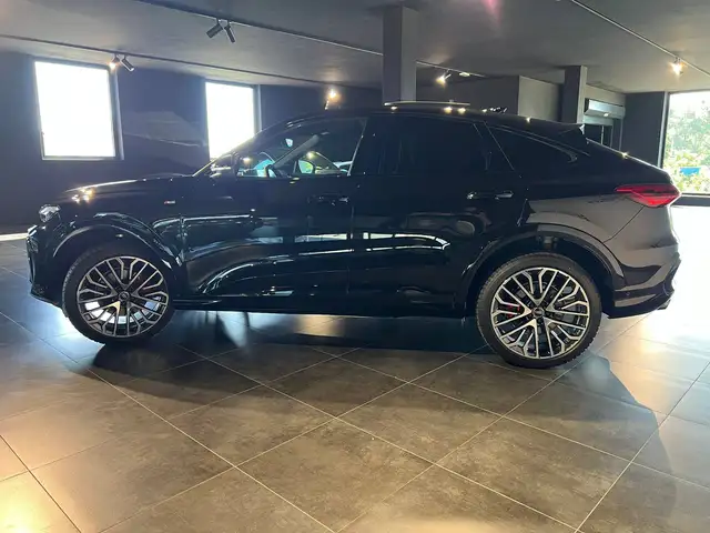 Audi Q5 view 10