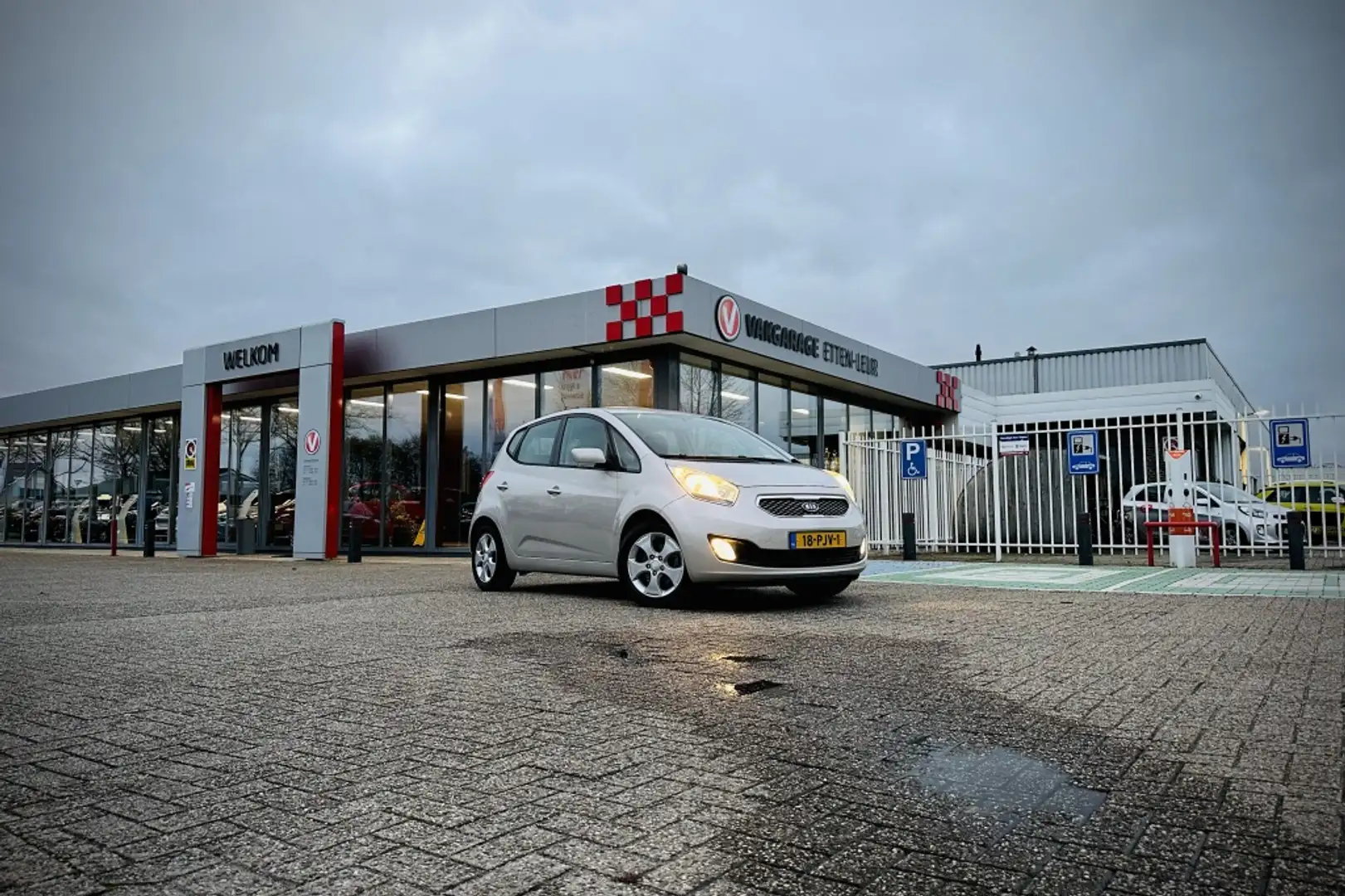 Kia Venga 1.6 CVVT X-ecutive | TREKHAAK | PARKEERSENSOREN | Grijs - 2