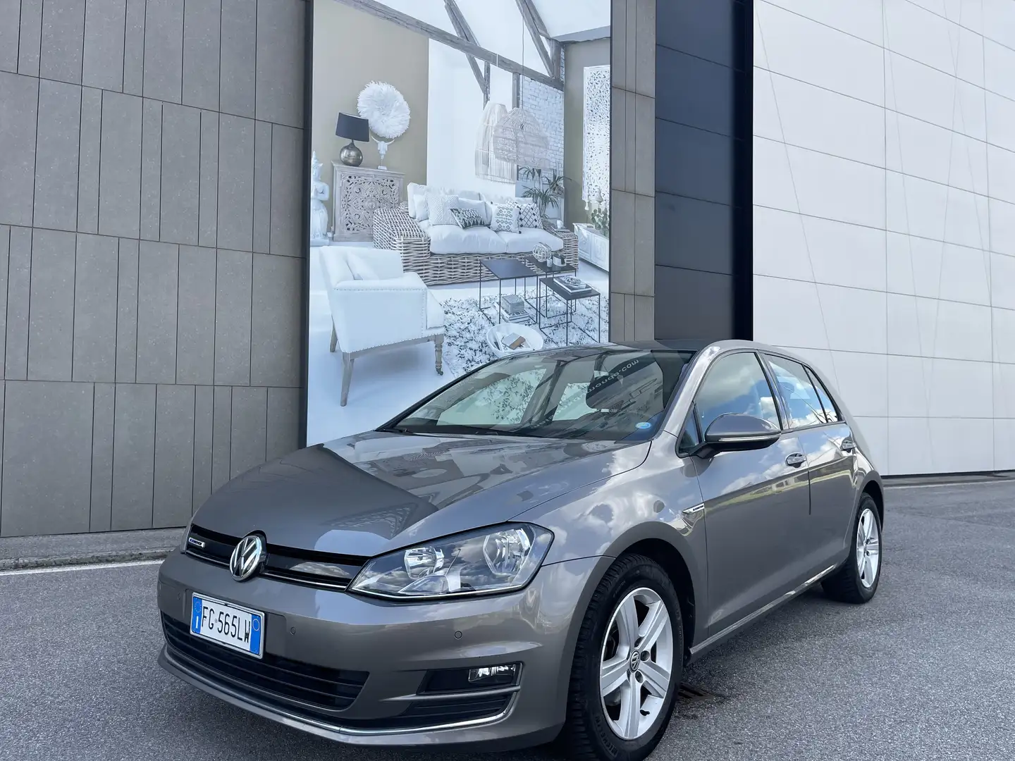 Volkswagen Golf 5p 1.4 tgi Highline - 1