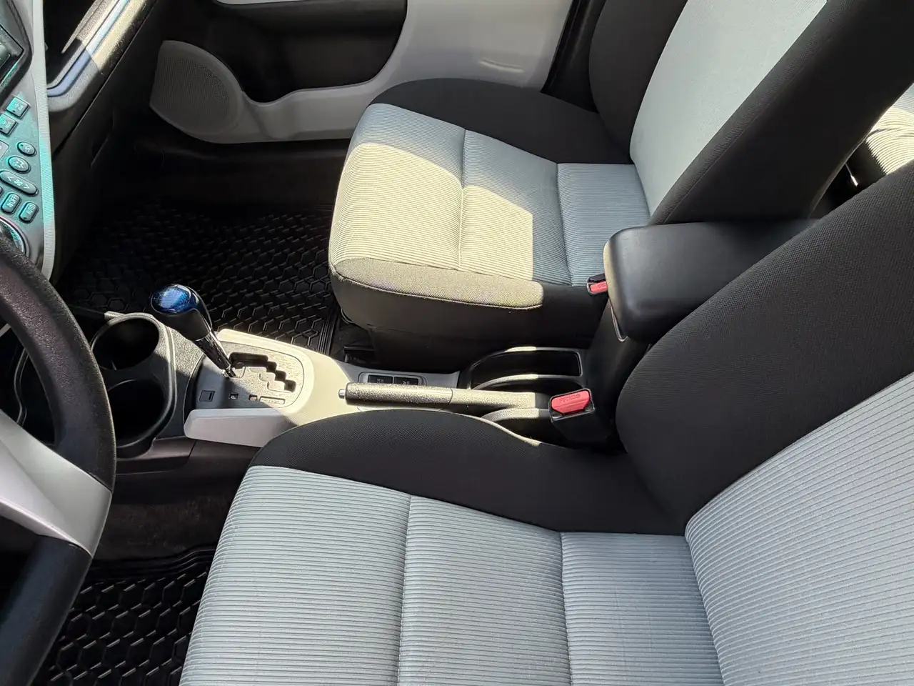 Toyota Prius c снимка Toyota Prius c