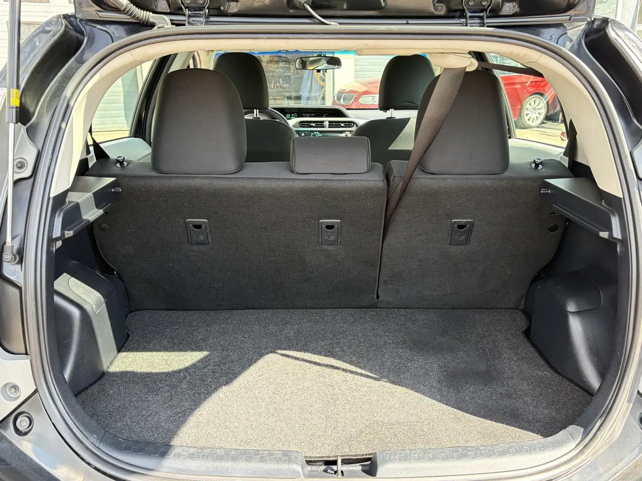 Toyota Prius c снимка Toyota Prius c