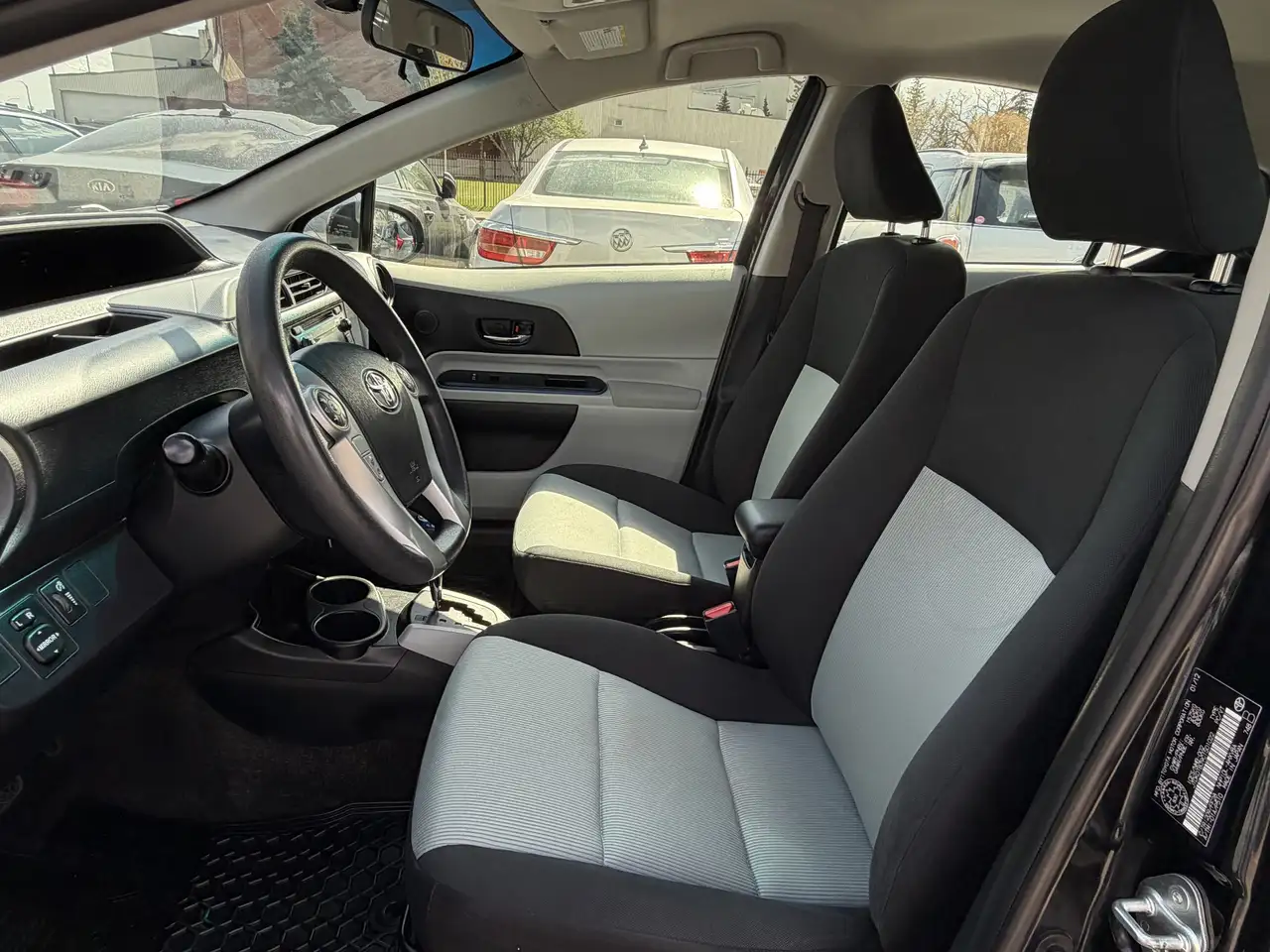 Toyota Prius c снимка Toyota Prius c
