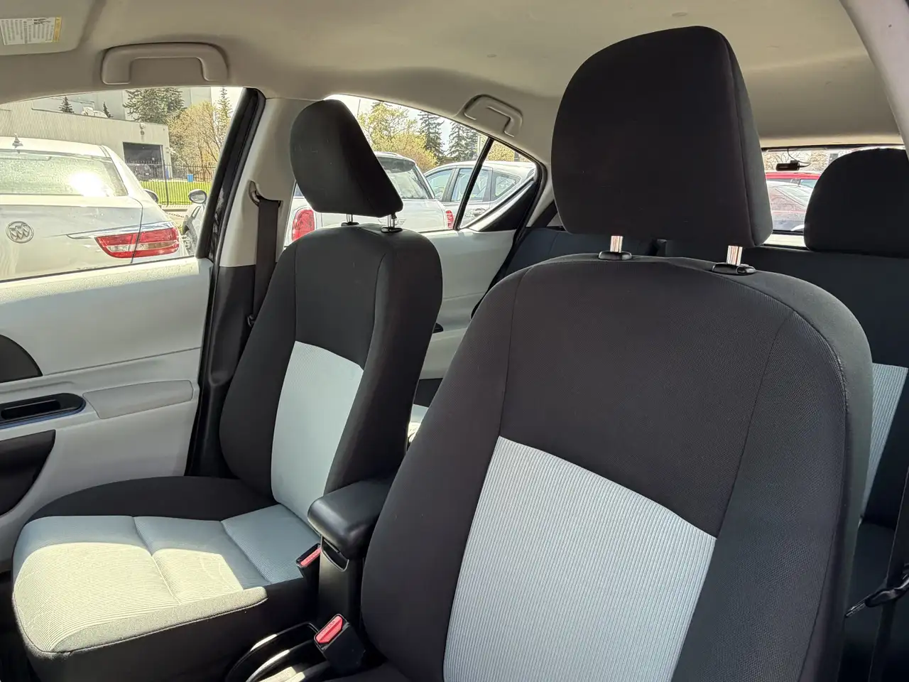Toyota Prius c снимка Toyota Prius c