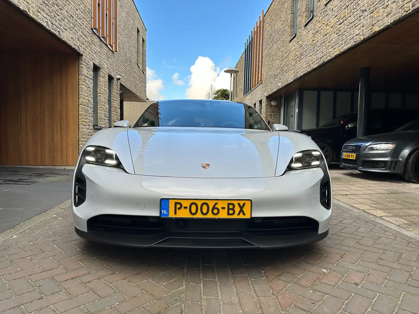 Porsche Taycan GTS 93 kWh Grijs - 2