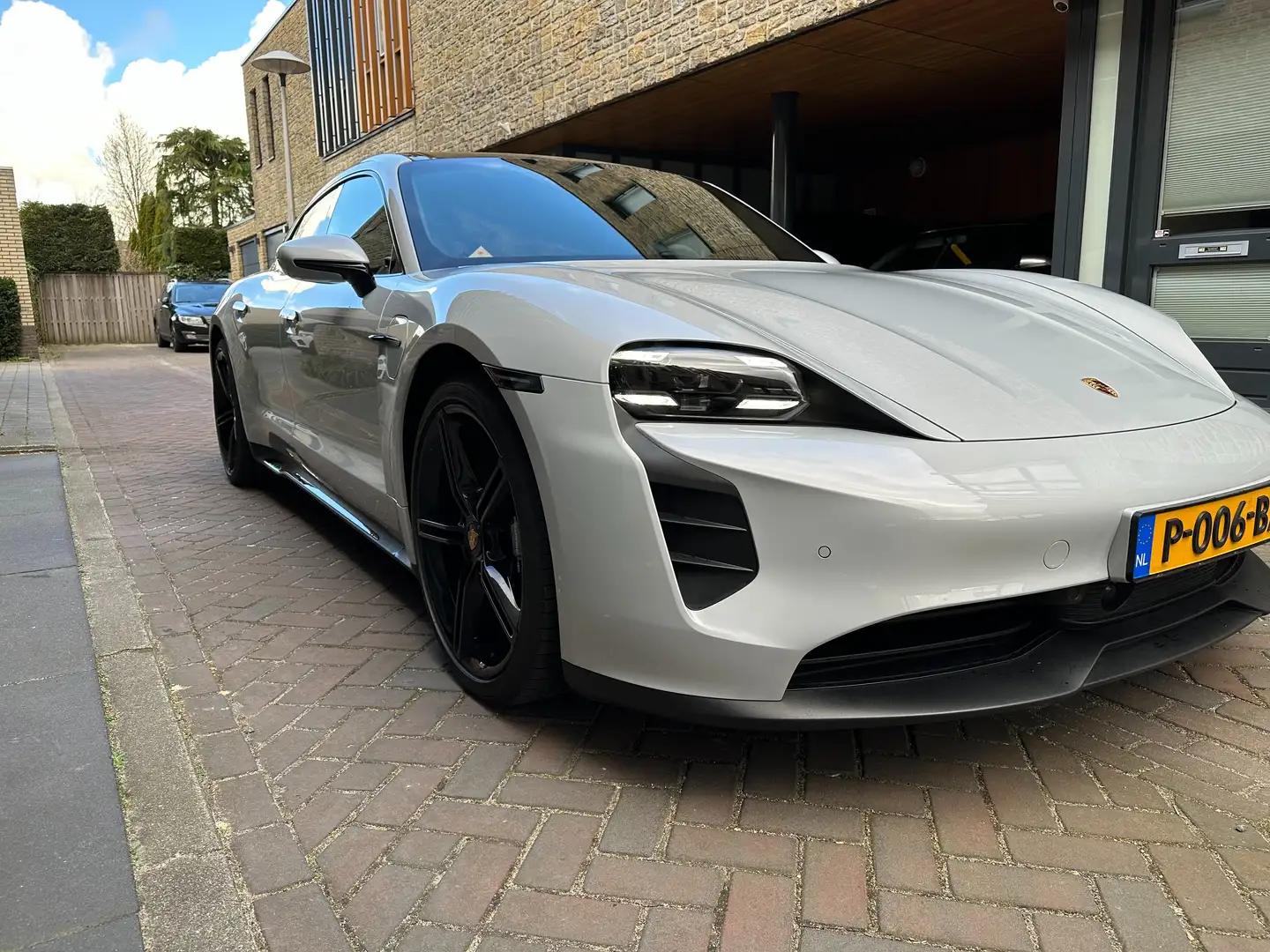 Porsche Taycan GTS 93 kWh Grijs - 1