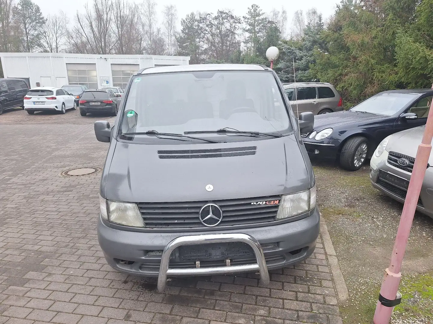 Mercedes-Benz Vito 108CDI W638 Grau - 1
