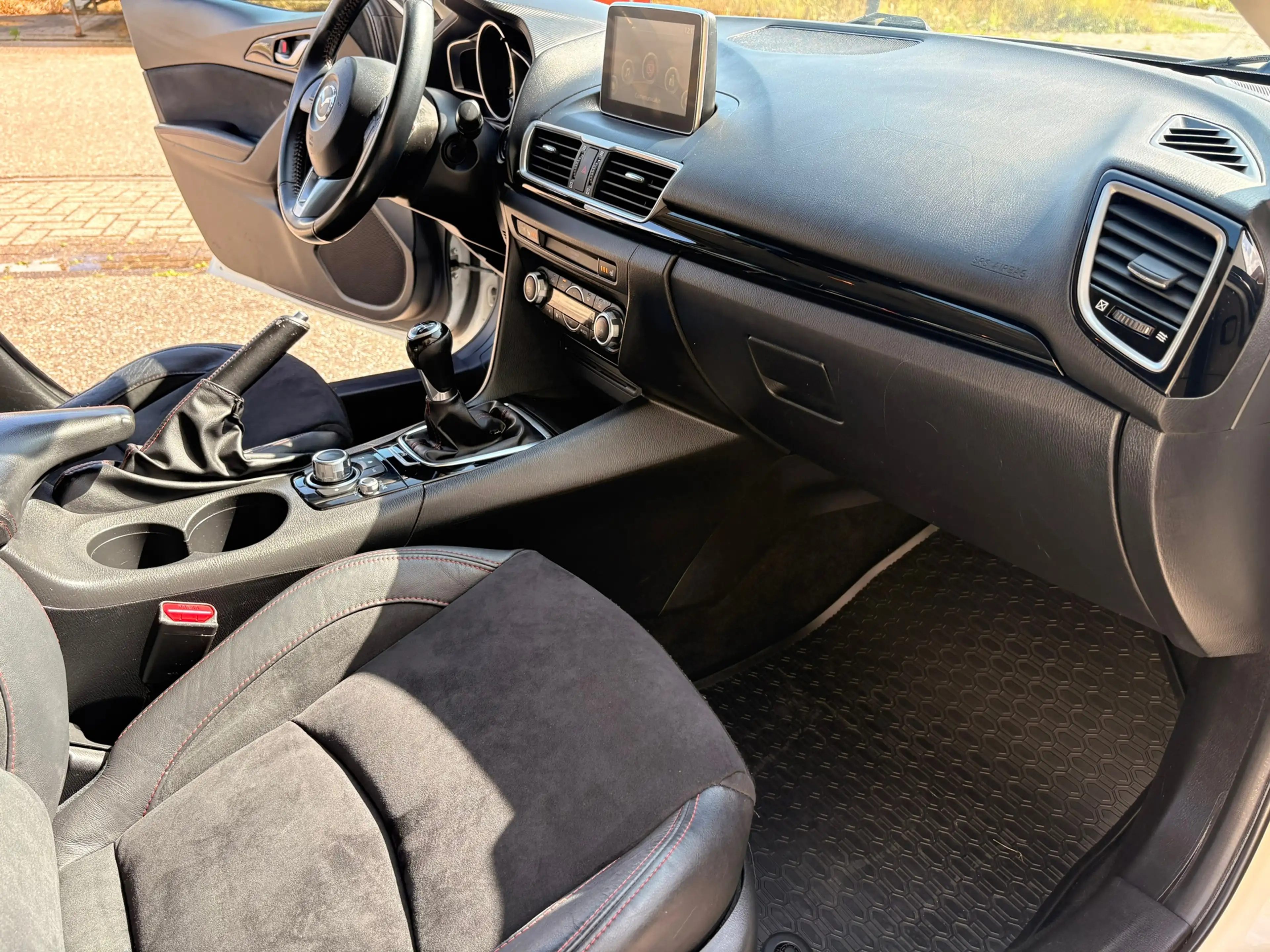 Mazda 3 2.0 GT-M Line — photo 9