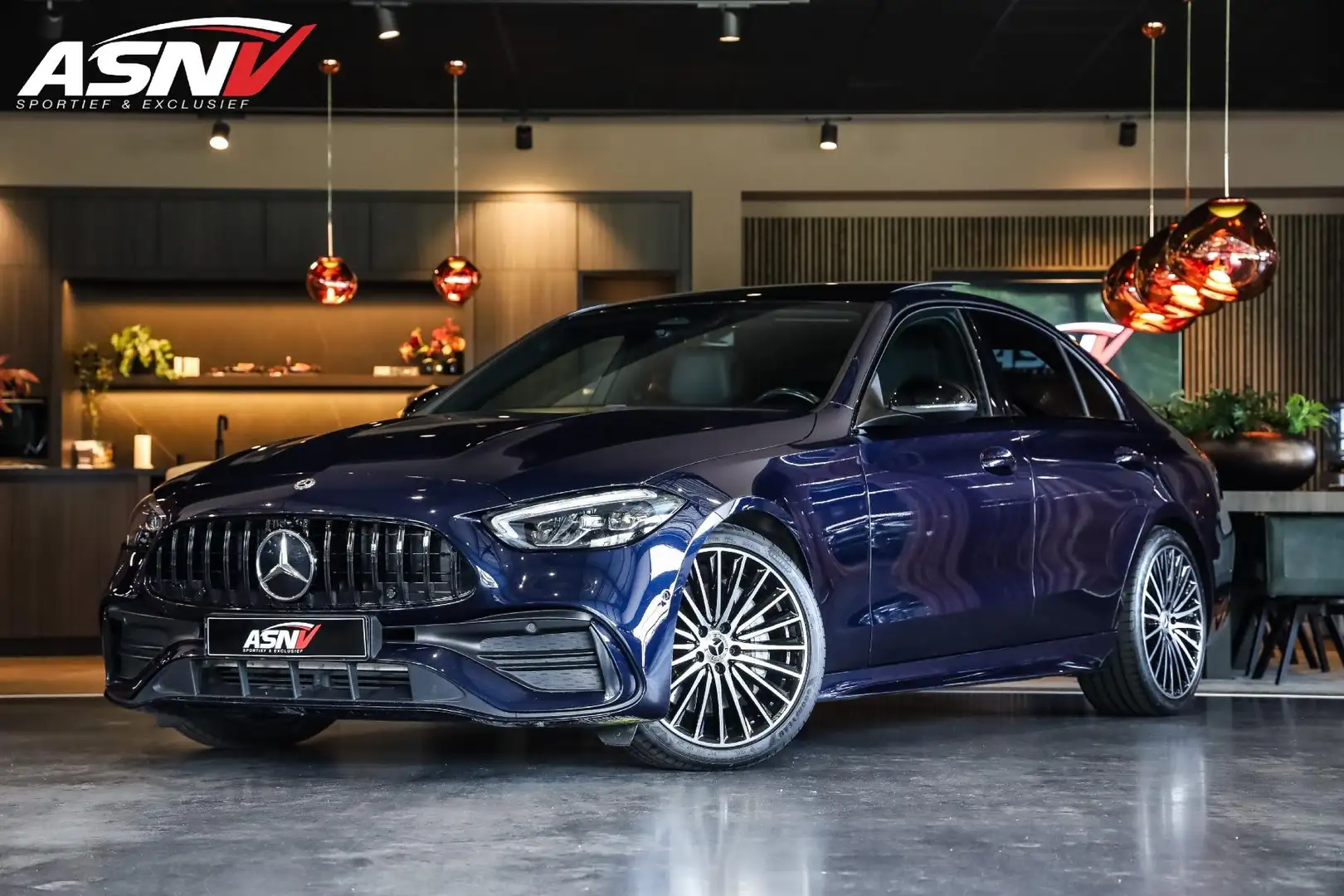 Mercedes-Benz C 180 AMG Line, 170 PK, AMG/In/Exterieur, Nw/Model, Pano Blauw - 1