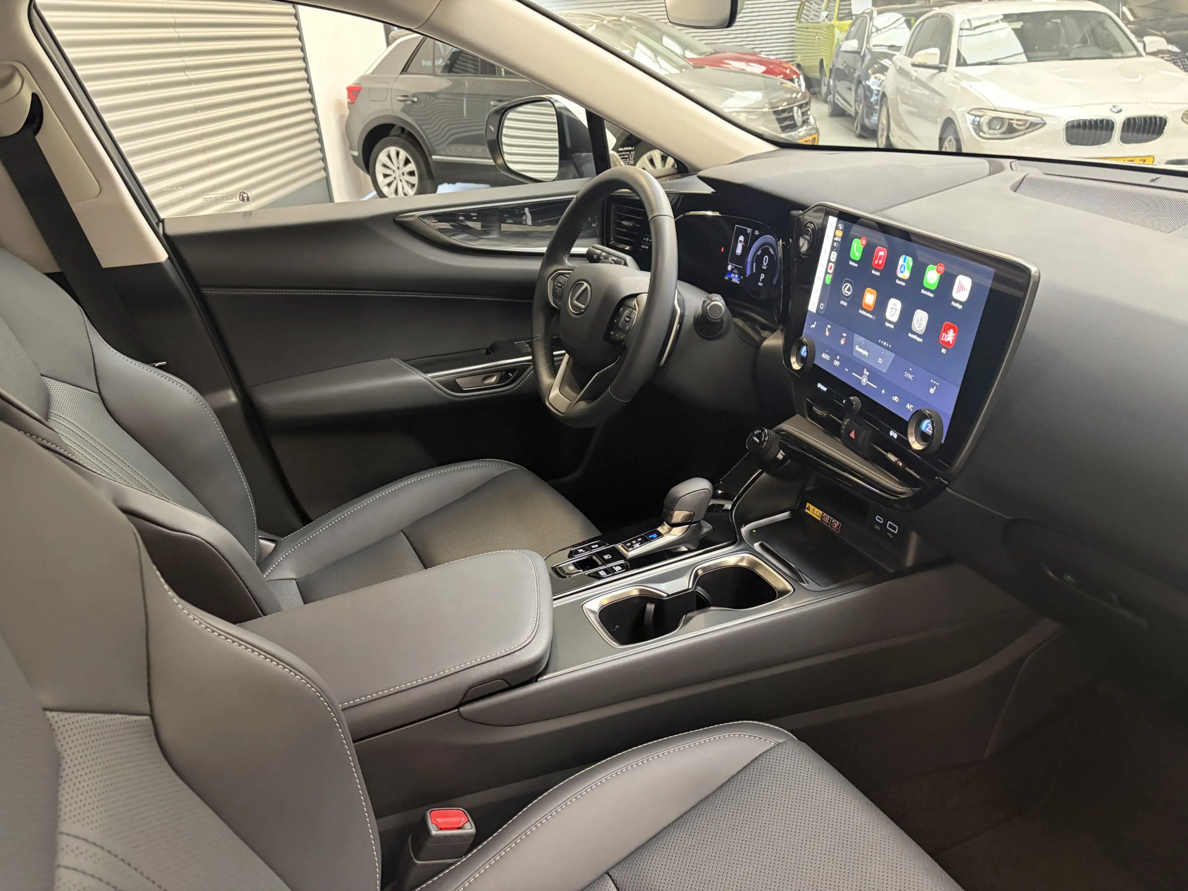 Lexus NX 450h+ AWD LUXERY TREKH/1500 KG TREKGEW/LEER/DODEHOEK/ENZ — photo 8