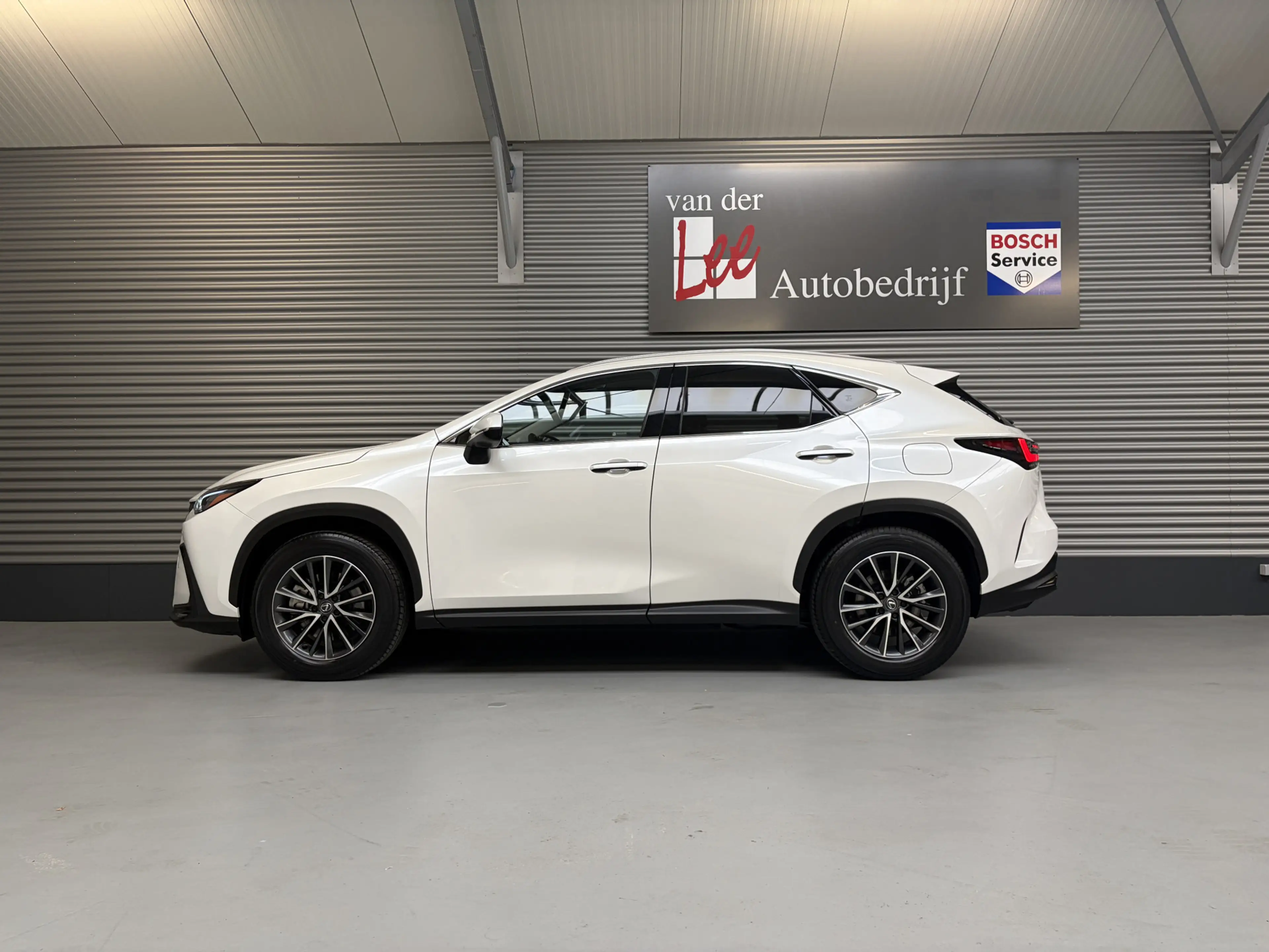 Lexus NX 450h+ AWD LUXERY TREKH/1500 KG TREKGEW/LEER/DODEHOEK/ENZ — photo 2