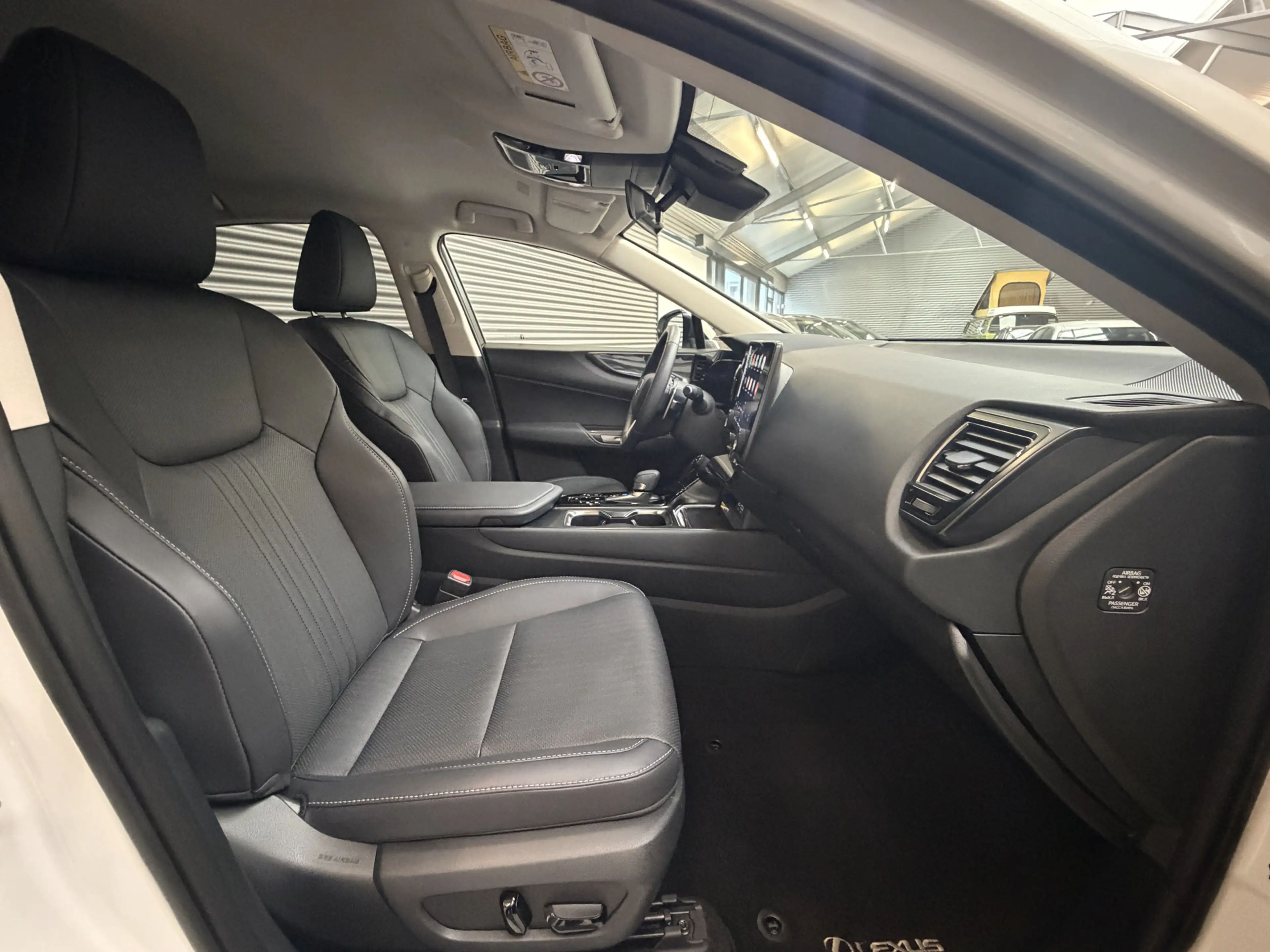 Lexus NX 450h+ AWD LUXERY TREKH/1500 KG TREKGEW/LEER/DODEHOEK/ENZ — photo 11