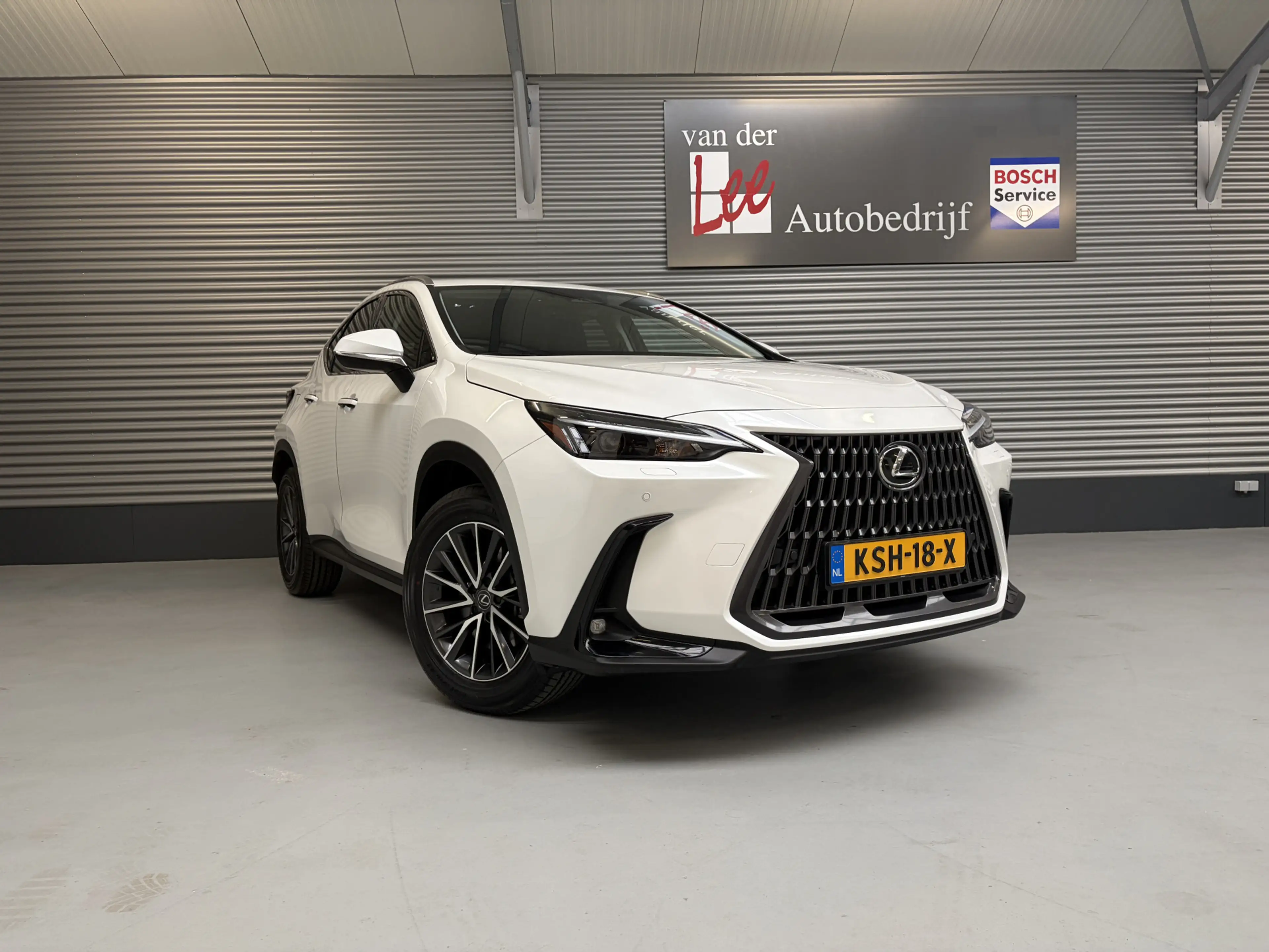 Lexus NX 450h+ AWD LUXERY TREKH/1500 KG TREKGEW/LEER/DODEHOEK/ENZ — photo 3