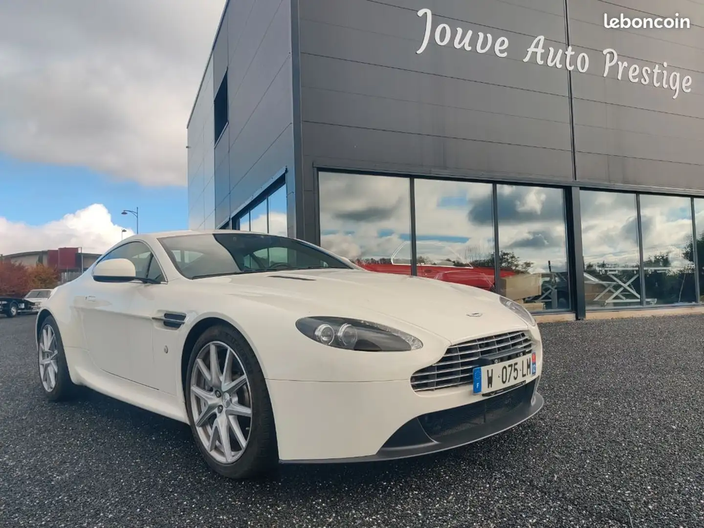Aston Martin V8 4.7 436 cv Blanc - 1