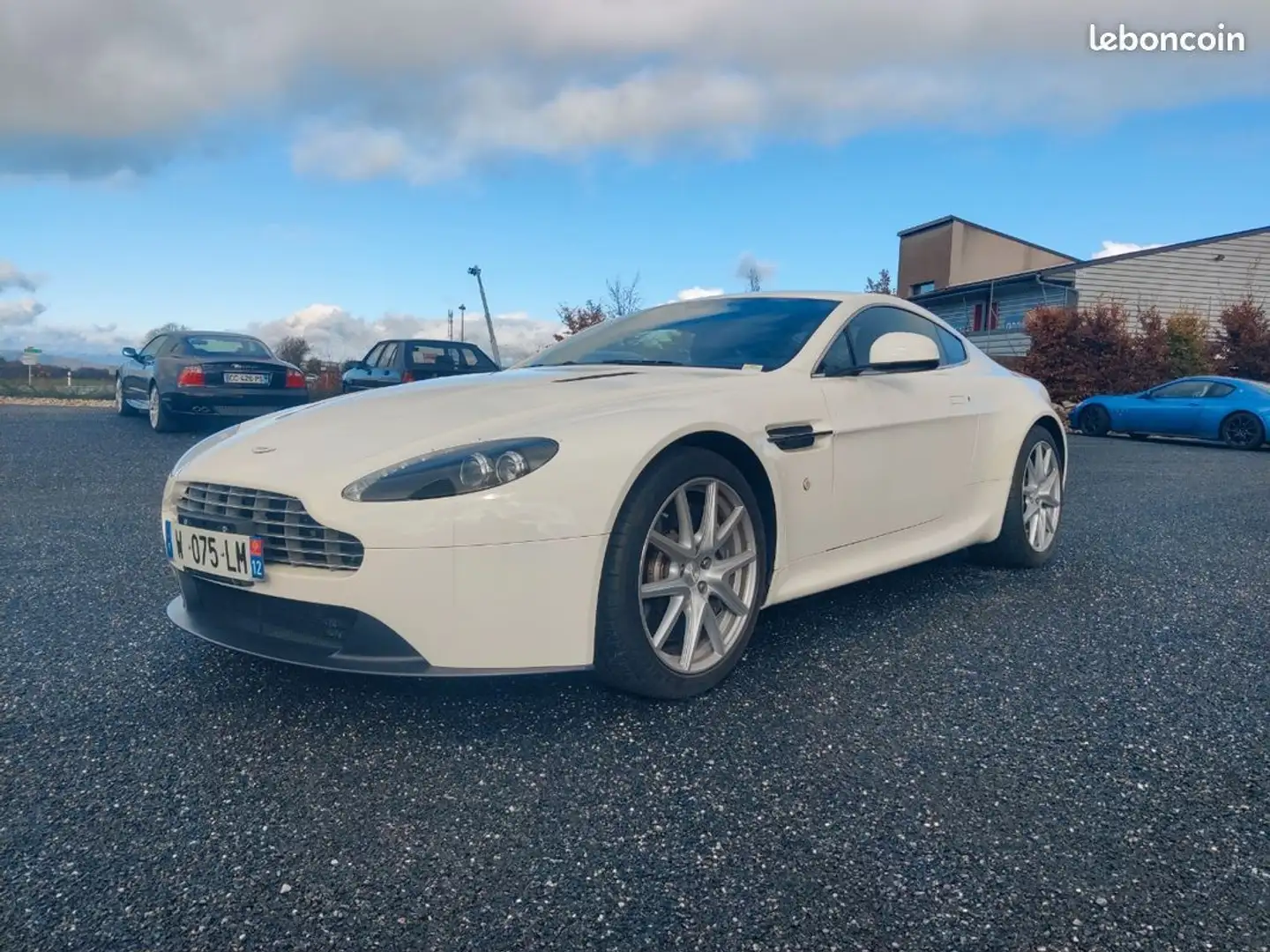 Aston Martin V8 4.7 436 cv Blanc - 2