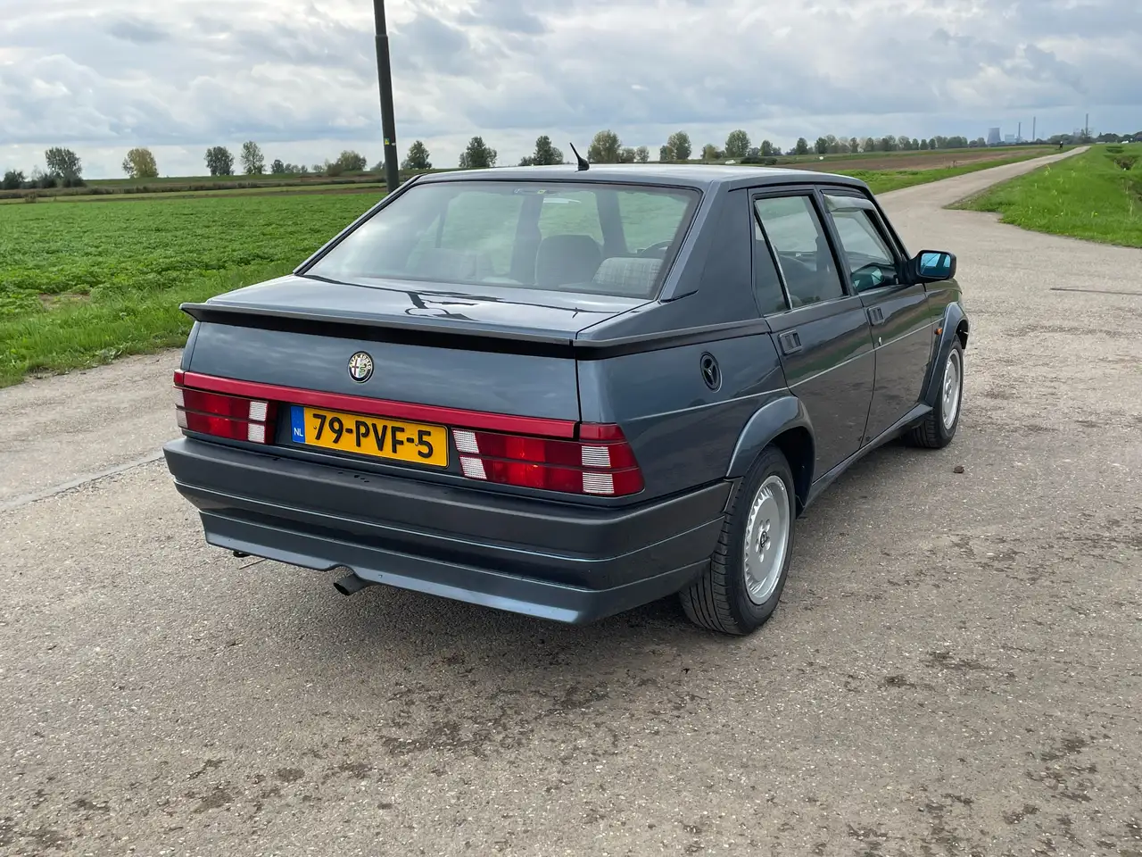 Alfa Romeo 75 2.0 Twinspark- Metallic Light Blue, foto 5
