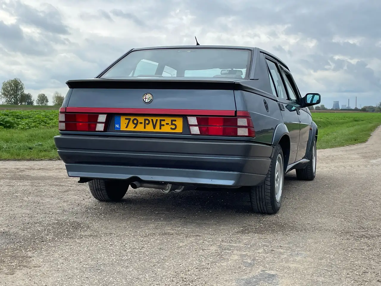 Alfa Romeo 75 2.0 Twinspark- Metallic Light Blue, foto 6