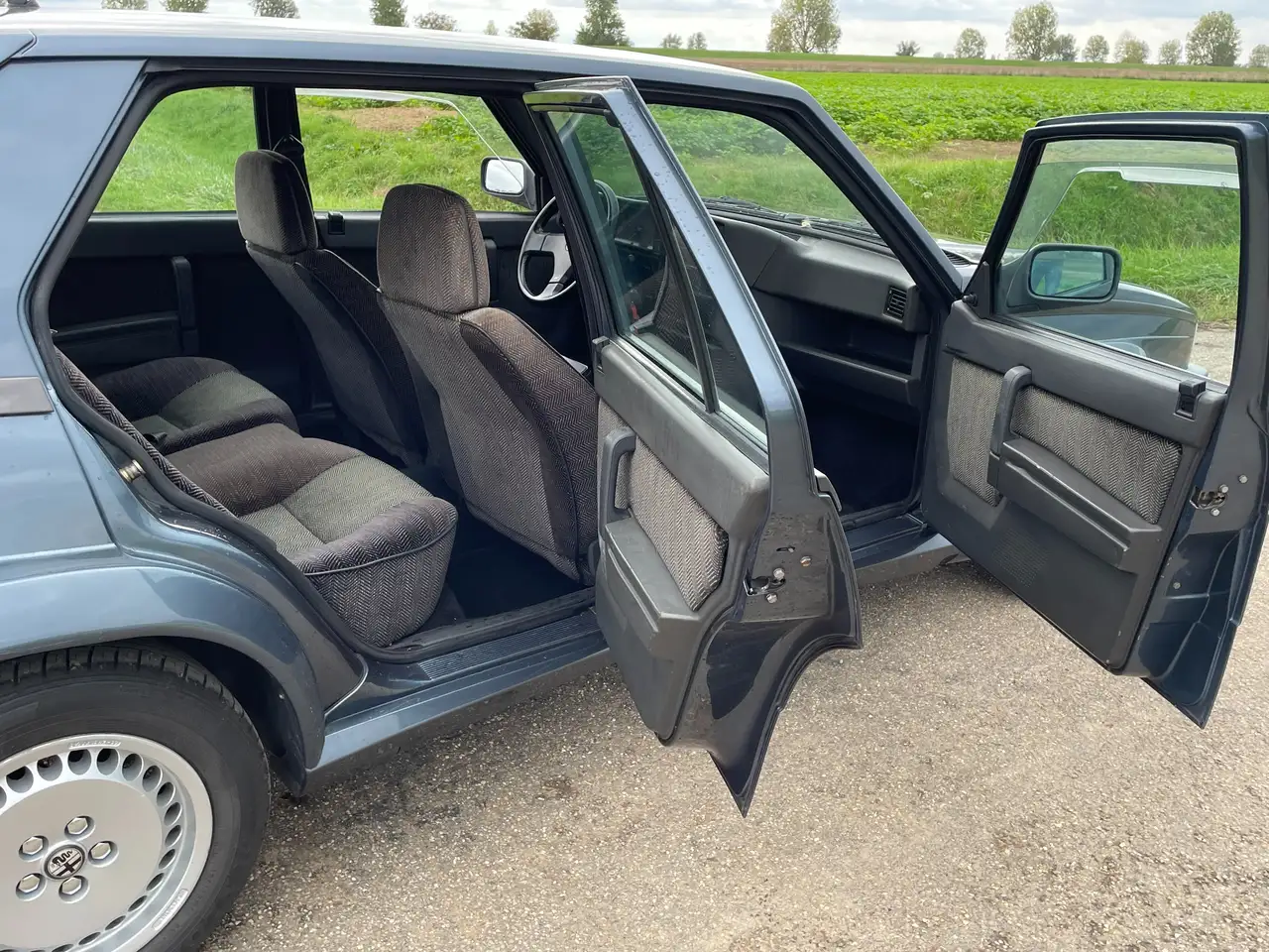 Alfa Romeo 75 2.0 Twinspark- Metallic Light Blue, foto 11