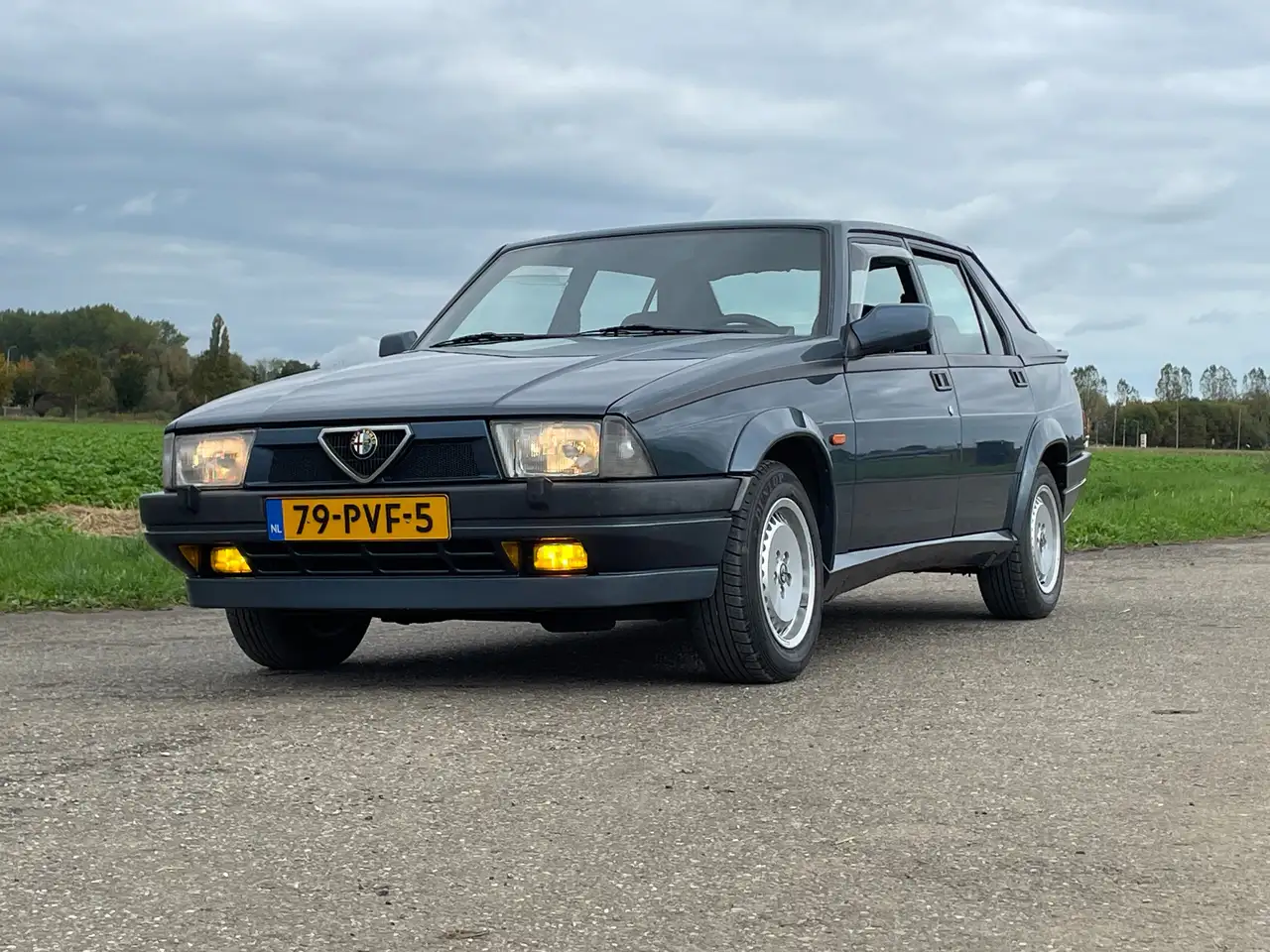 Alfa Romeo 75 2.0 Twinspark- Metallic Light Blue, foto 2