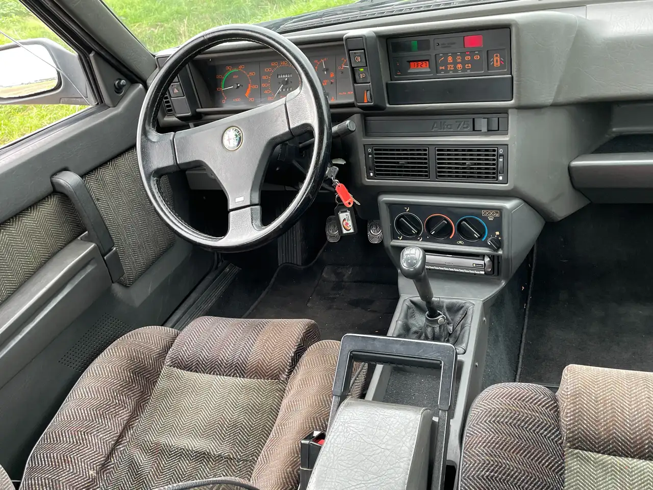 Alfa Romeo 75 2.0 Twinspark- Metallic Light Blue, foto 12