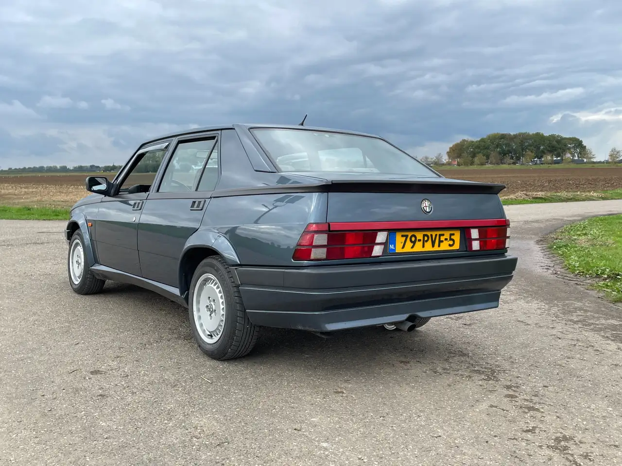 Alfa Romeo 75 2.0 Twinspark- Metallic Light Blue, foto 4