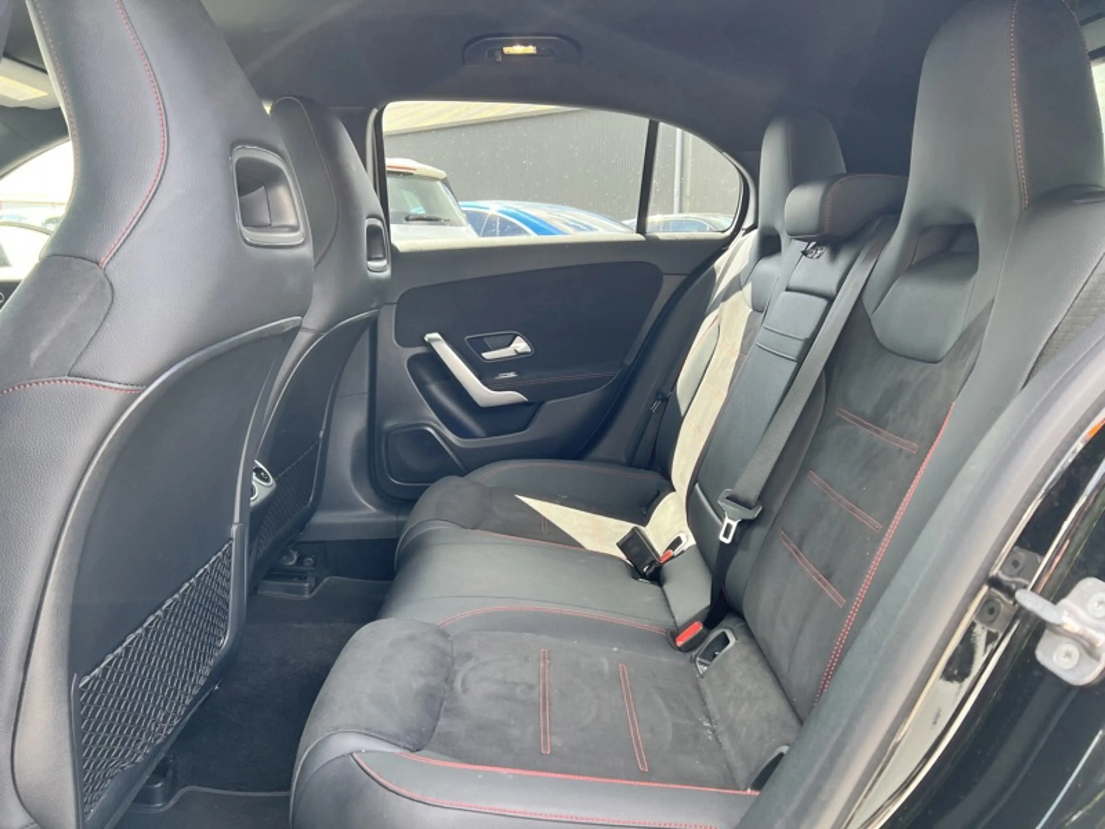 Mercedes-Benz A 180 d AMG Line — photo 2