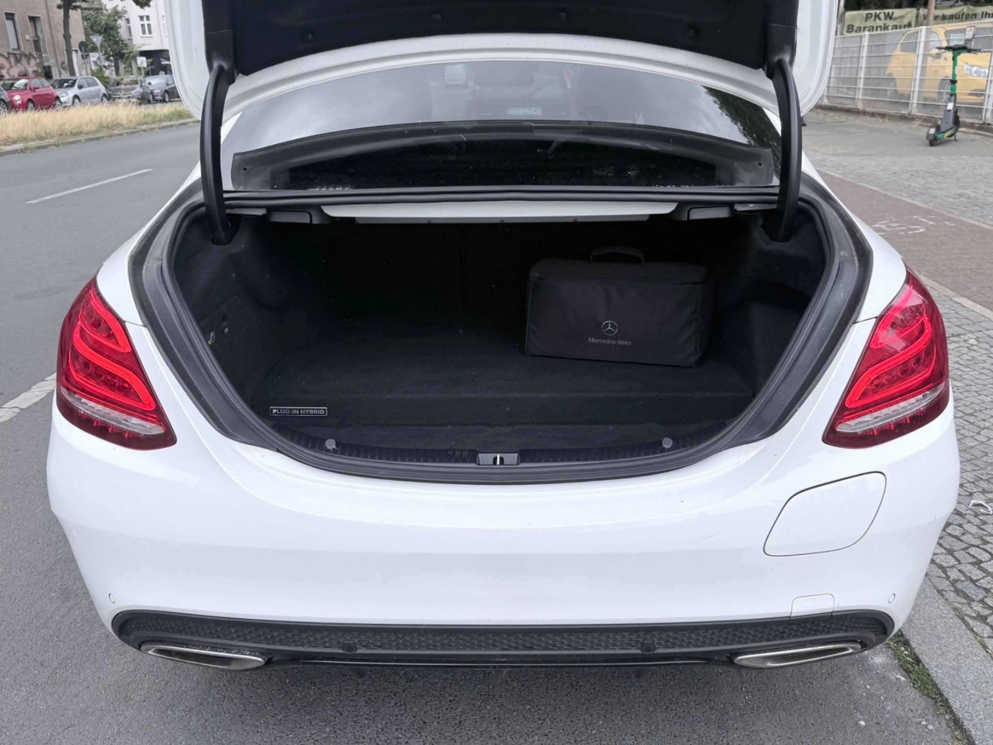 Mercedes-Benz C 350 e +AMG-LINE+PANO+DISTRONIC+360°KAMERA+