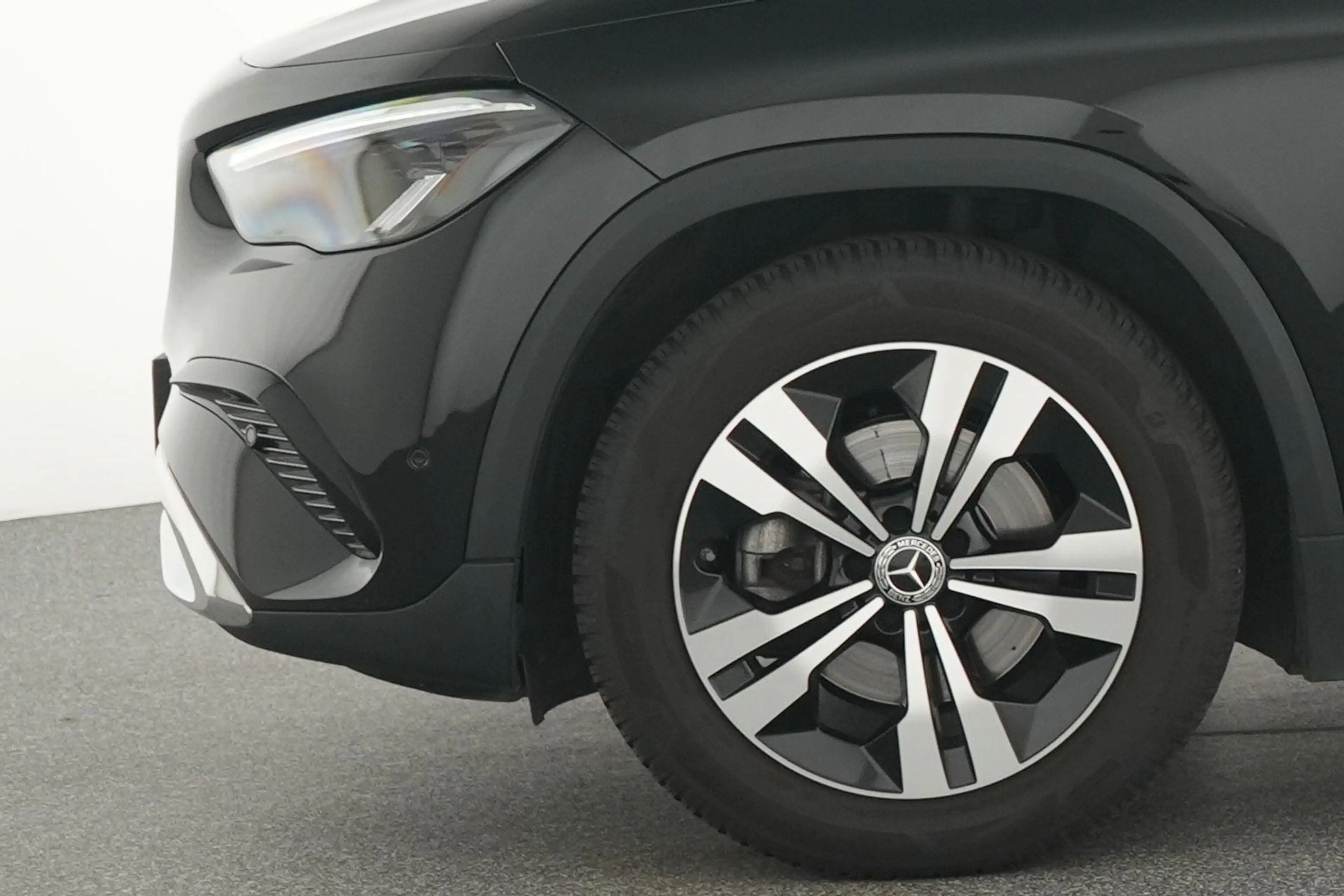Mercedes-Benz GLA 180 Luxury Line — photo 5