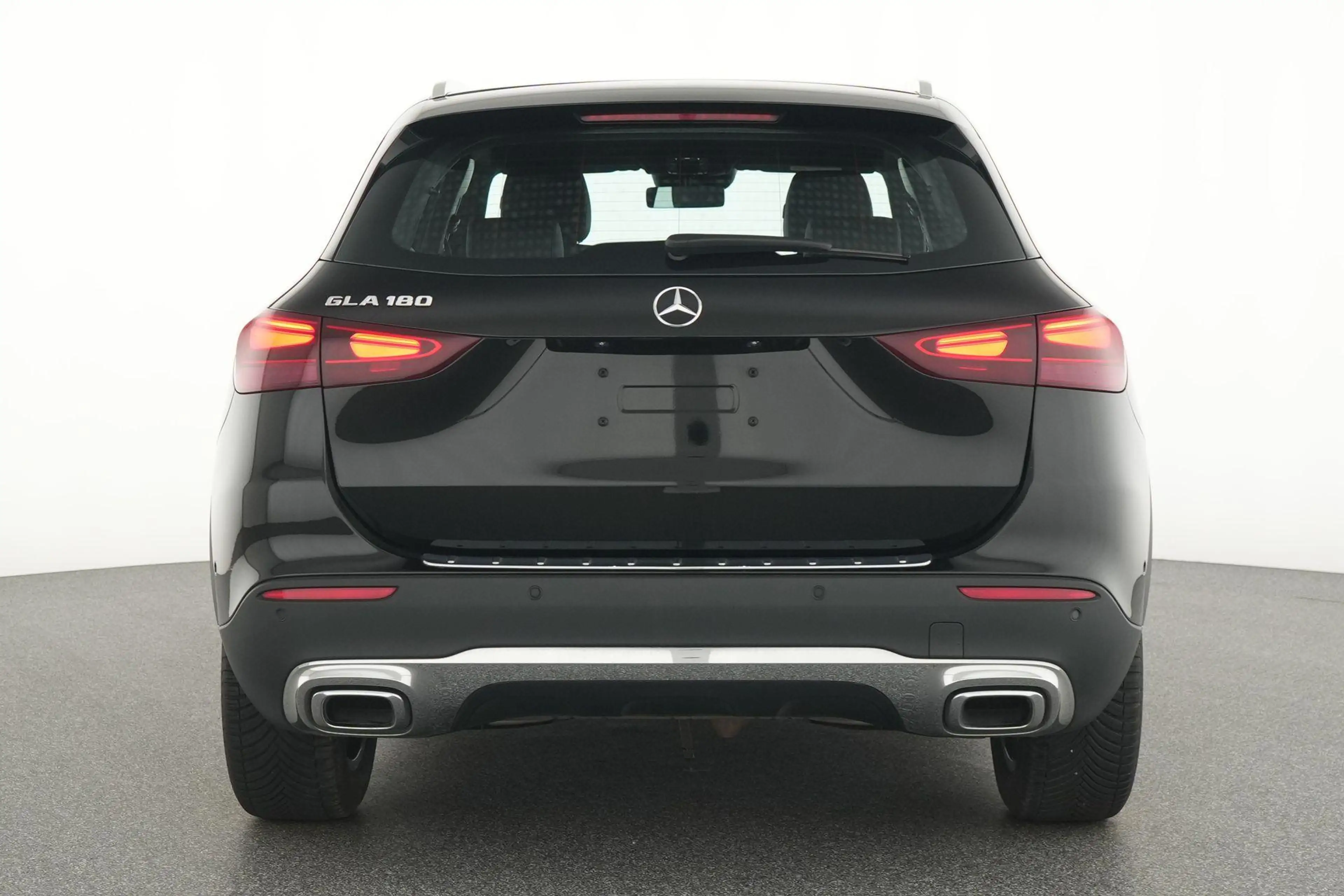 Mercedes-Benz GLA 180 Luxury Line — photo 7