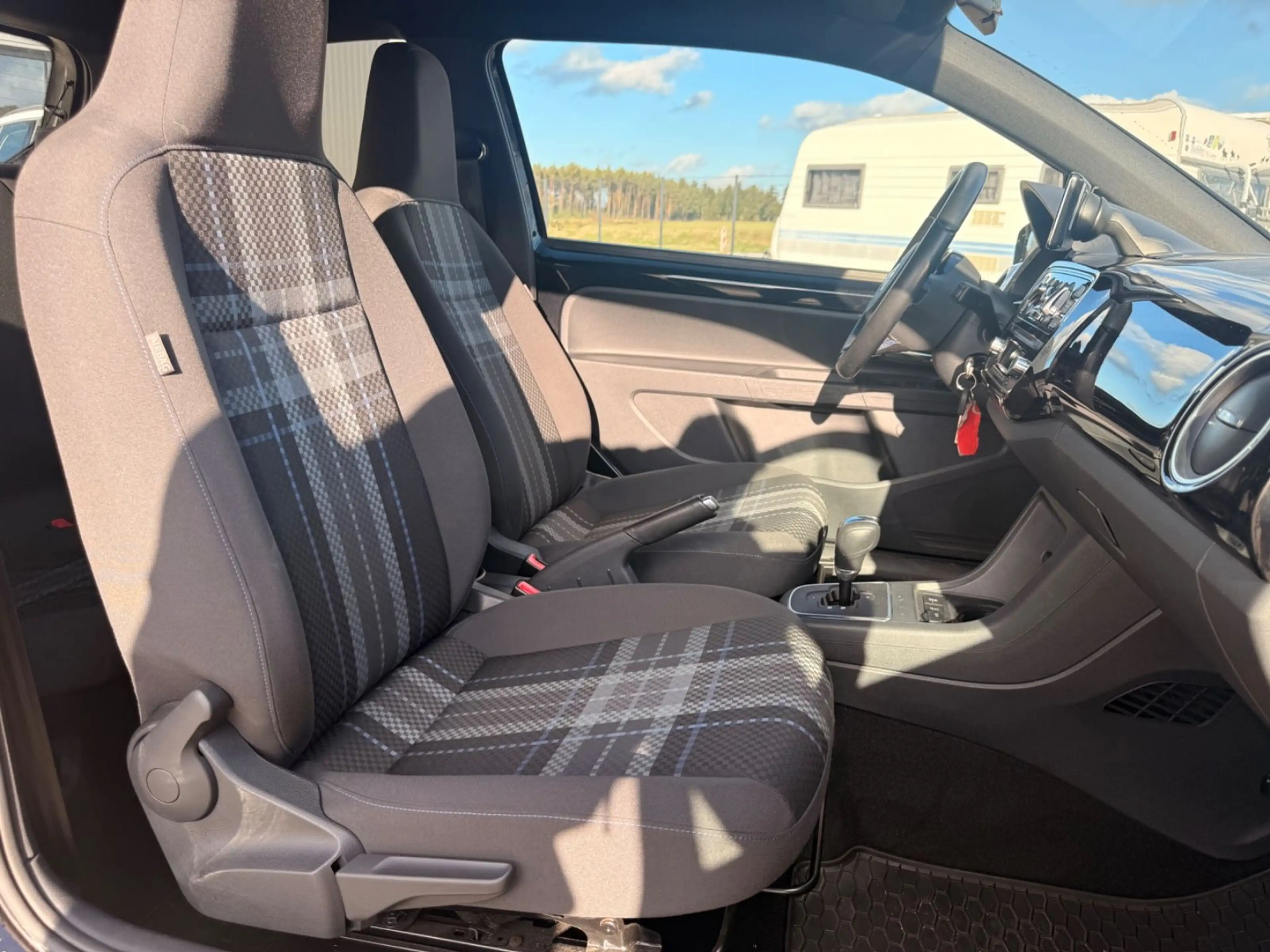 Volkswagen up! move up! Automatik/Navi/´Tempomat/SHZ/PDC — photo 11