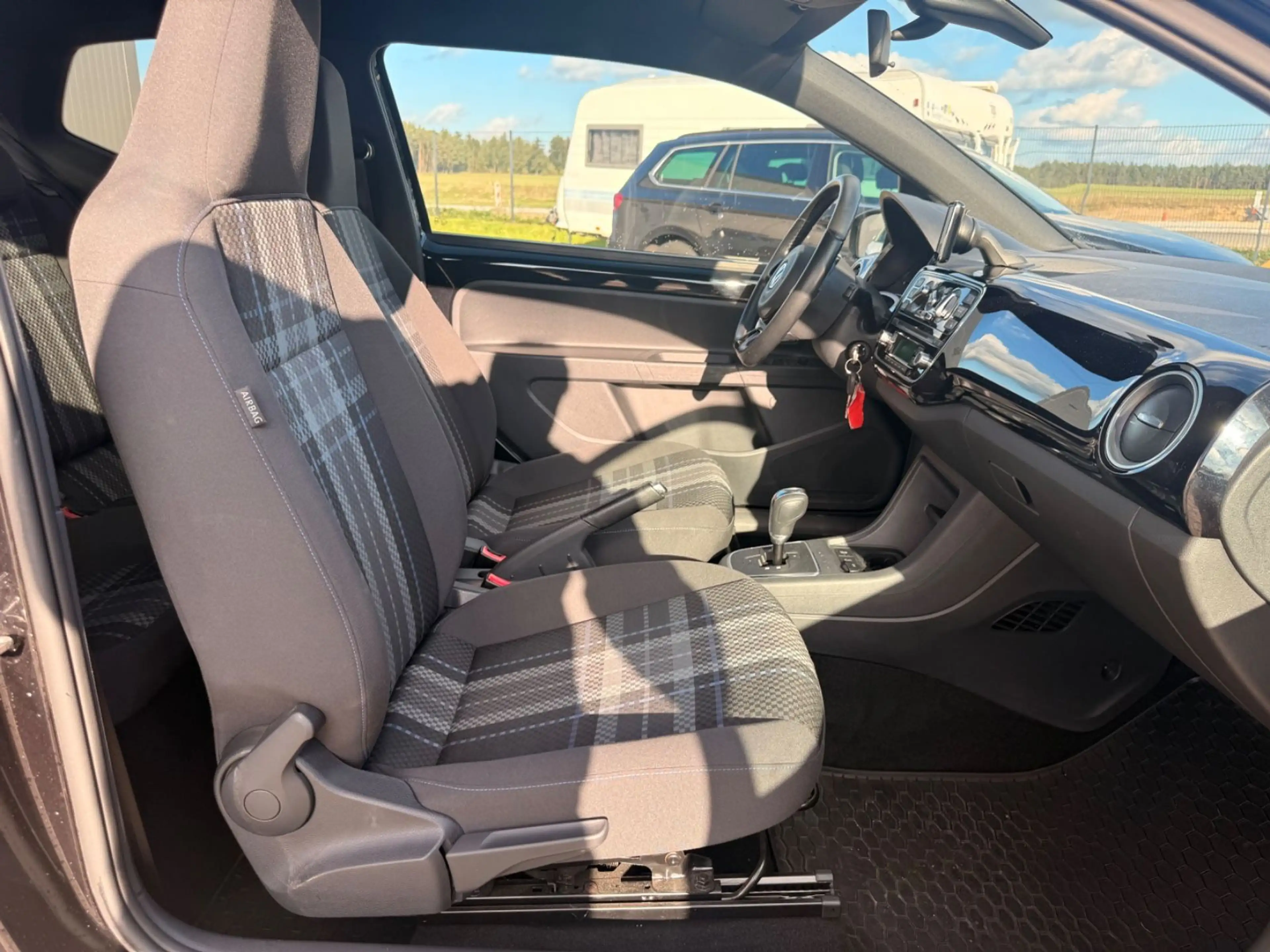 Volkswagen up! move up! Automatik/Navi/´Tempomat/SHZ/PDC — photo 10