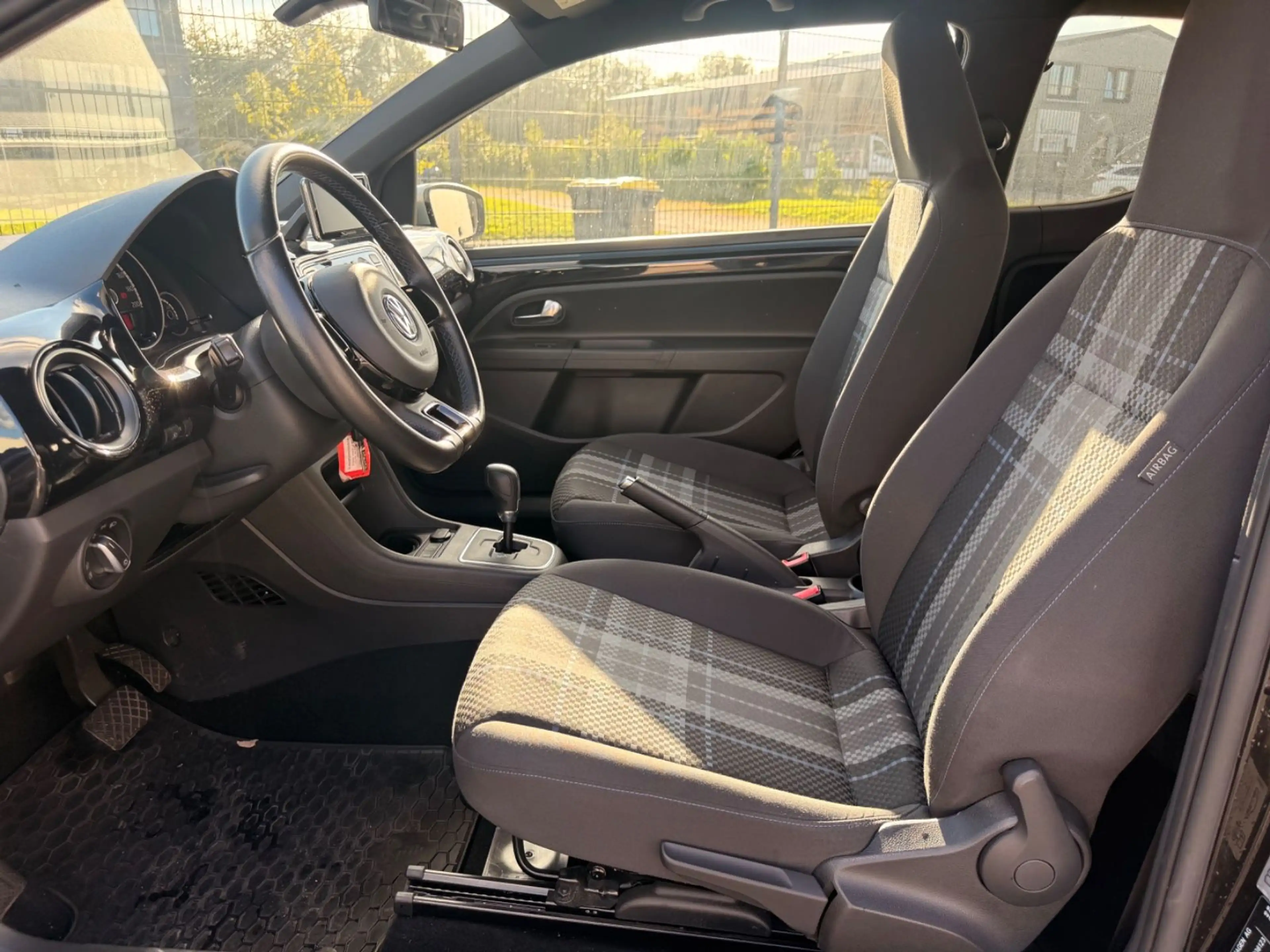 Volkswagen up! move up! Automatik/Navi/´Tempomat/SHZ/PDC — photo 15