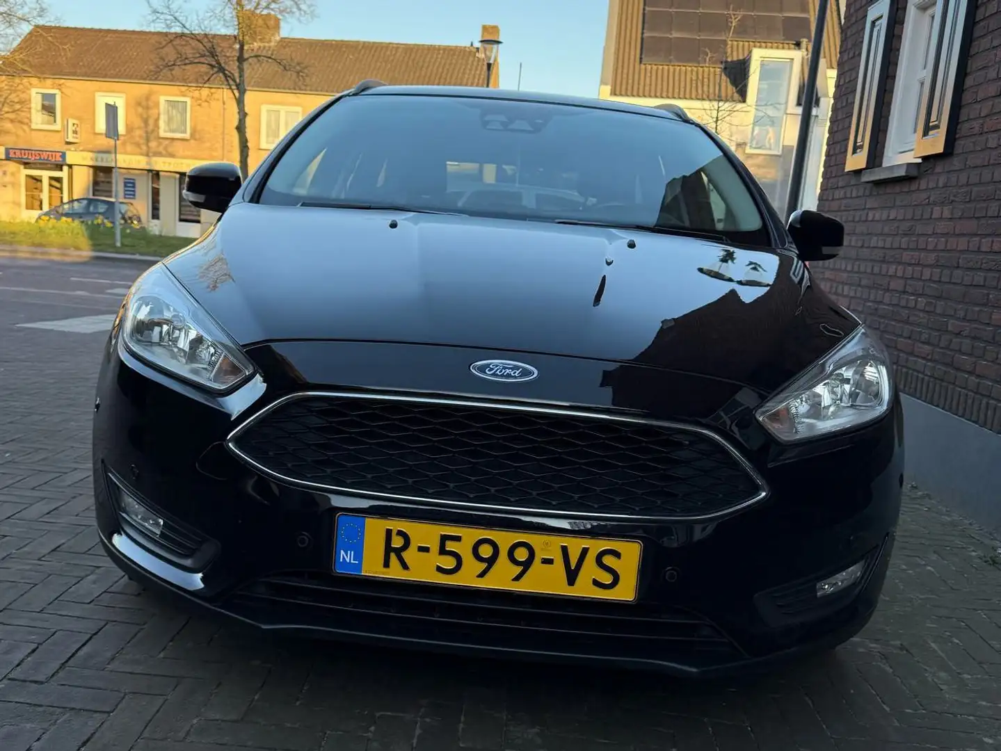 Ford Focus Focus 1.0 Trend Edition Zwart - 1
