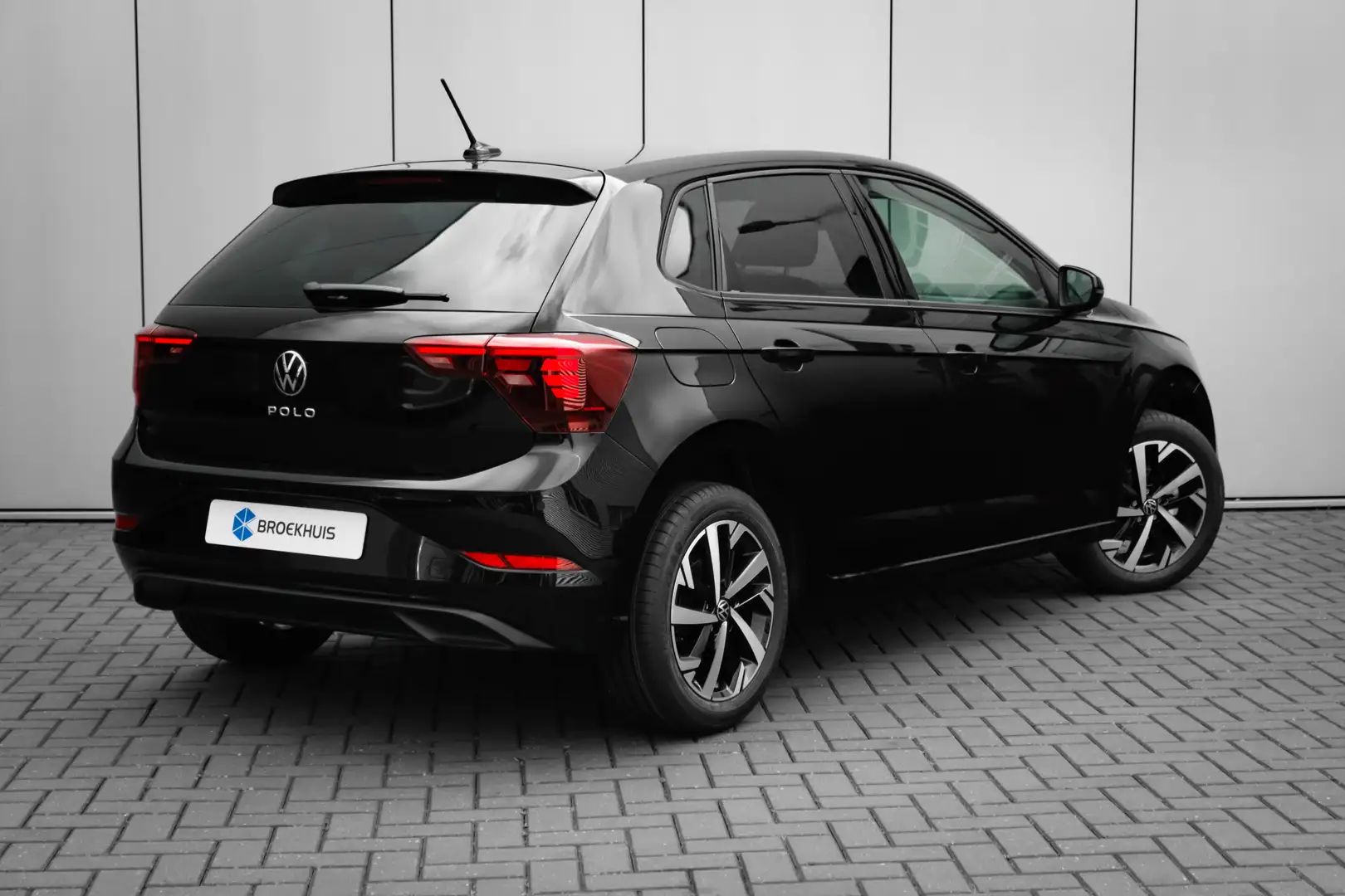 Volkswagen Polo Life Edition Inclusief €2000,- inruilvoordeel + €1 Zwart - 2