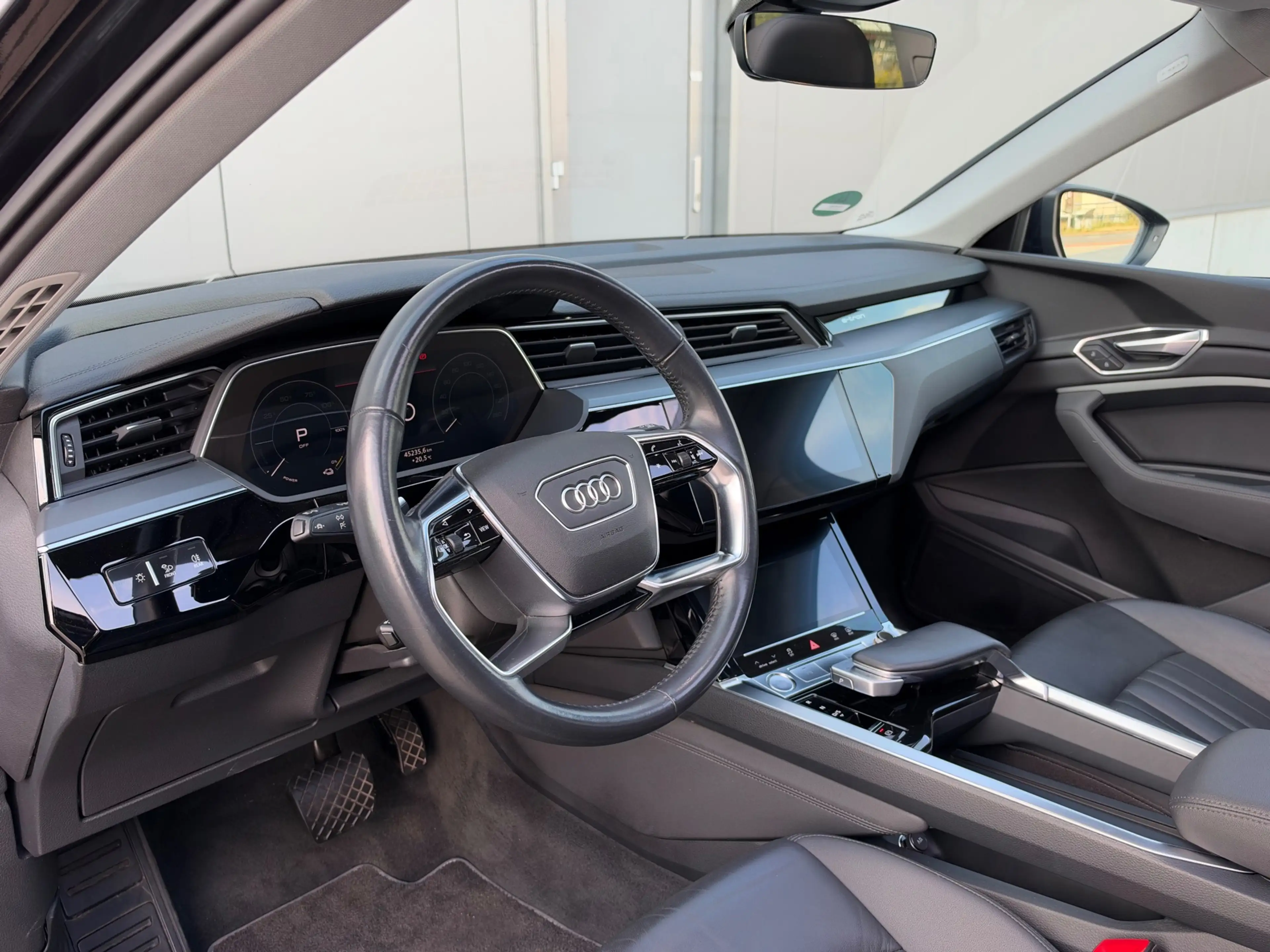 Audi e-tron E-tron 50 quattro PANO SOH 92% 71 kWh NAP — photo 12