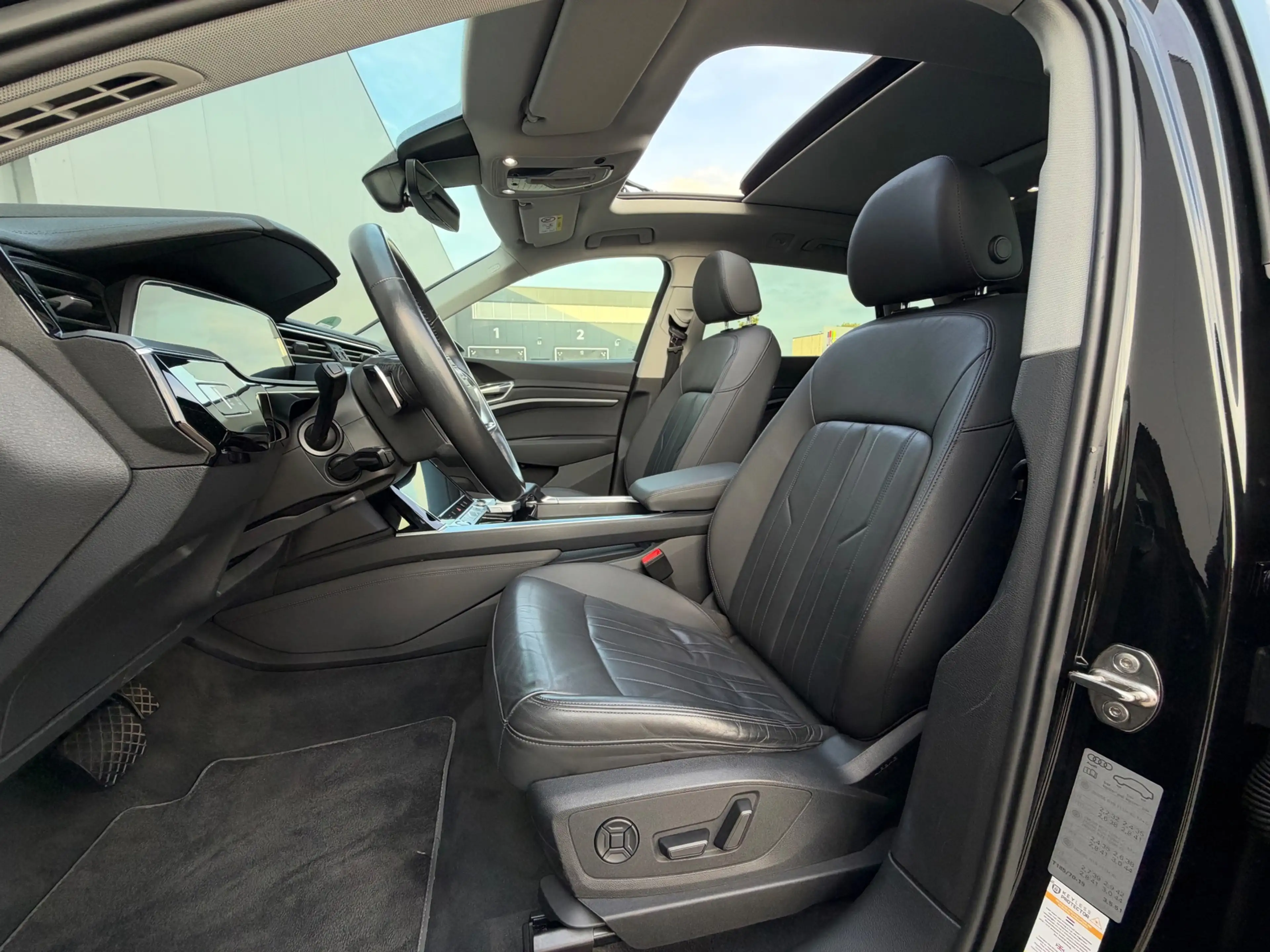 Audi e-tron E-tron 50 quattro PANO SOH 92% 71 kWh NAP — photo 11