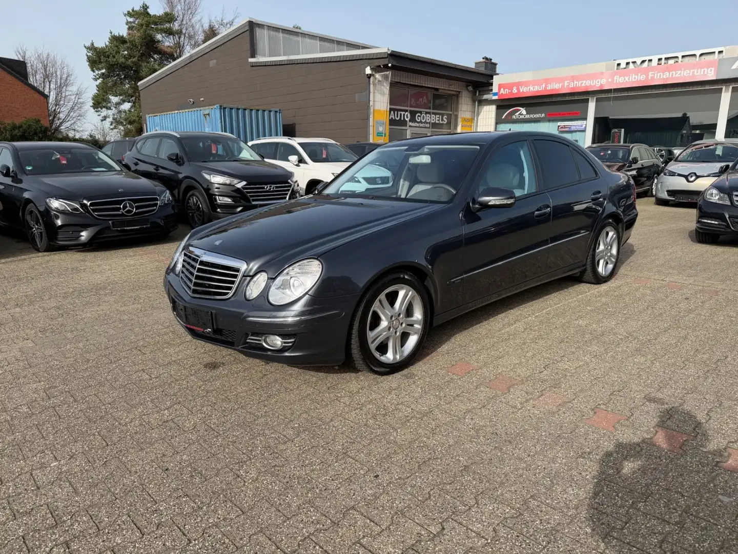 Mercedes-Benz E 200 Avantgarde BI-Xenon S-Dach H&K Comand Grau - 1