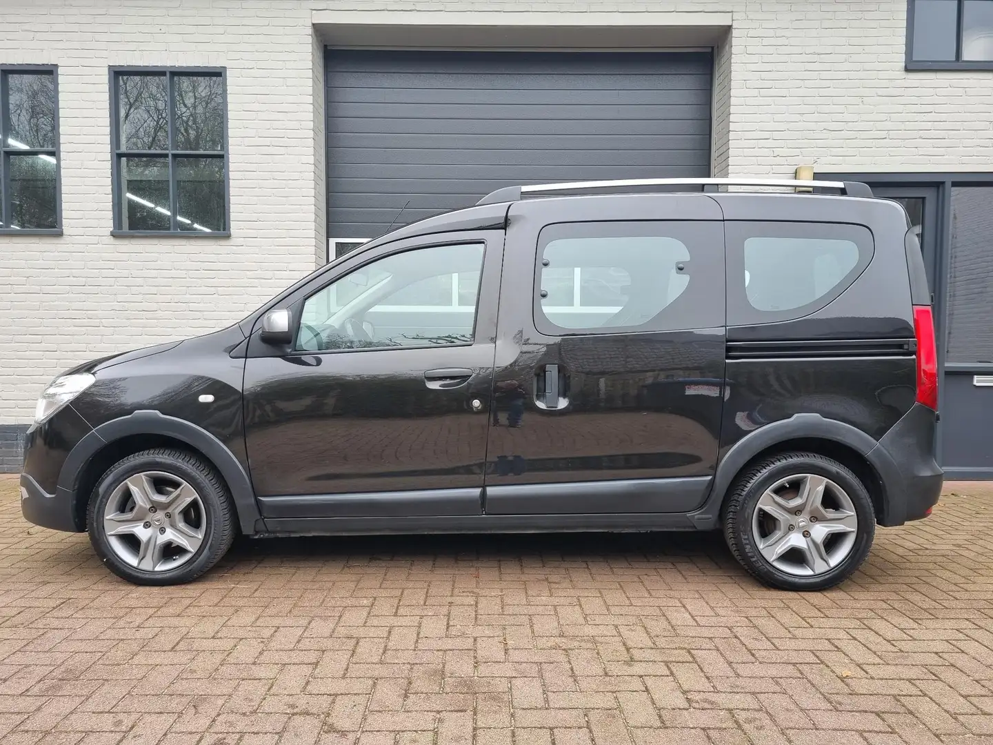 Dacia Dokker 1.3 TCe Stepway 130pk. NAVI / TREKHAAK / CAMERA Zwart - 2