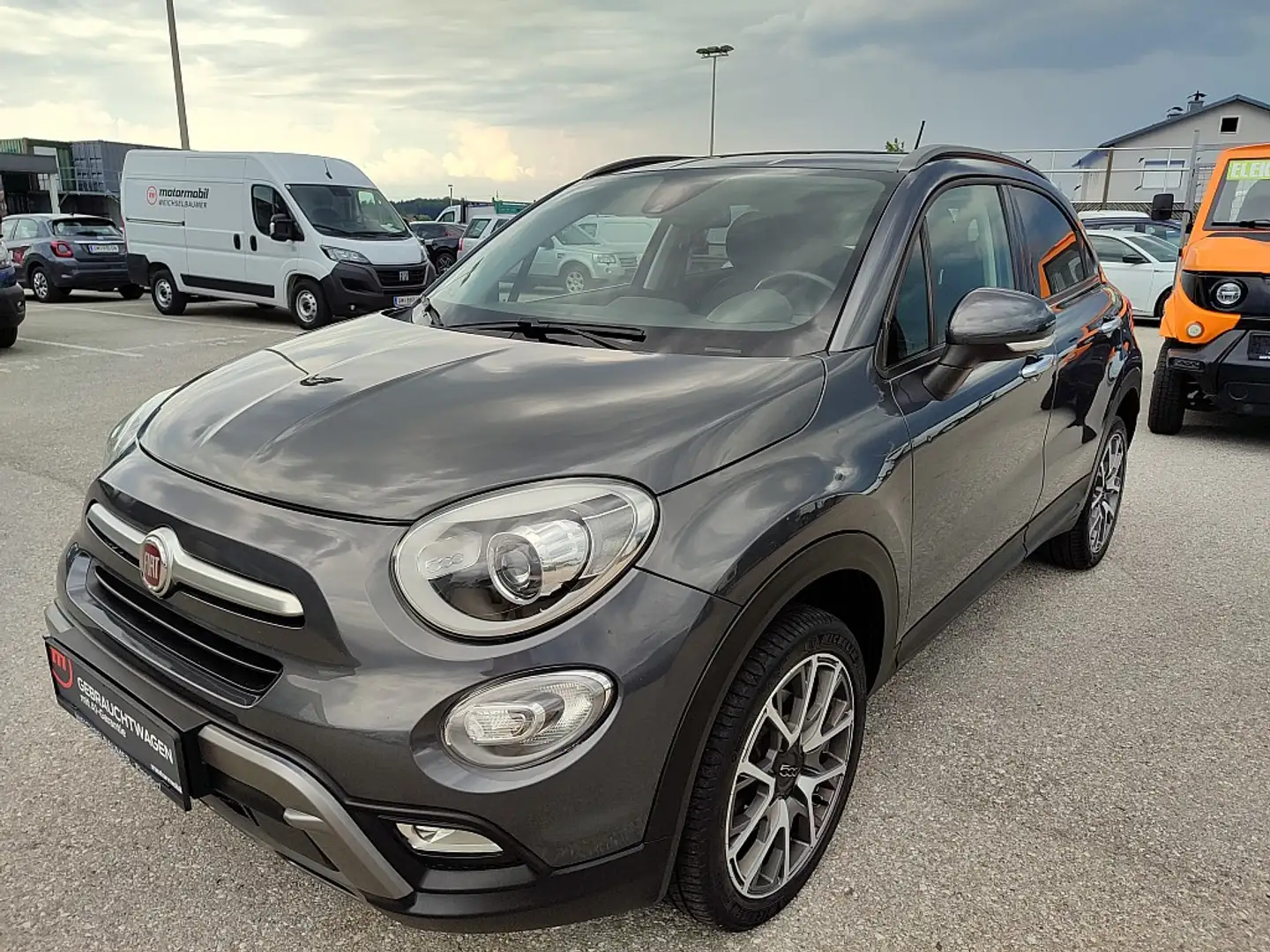 Fiat 500X 2,0 Multi-Jet II 140 Off-Road Look Cross Plus Aut. Grau - 1