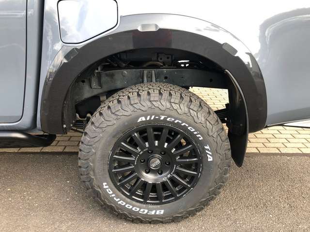 Isuzu D-Max Double Cab V-Cross AT + hohes Fahrwerk +