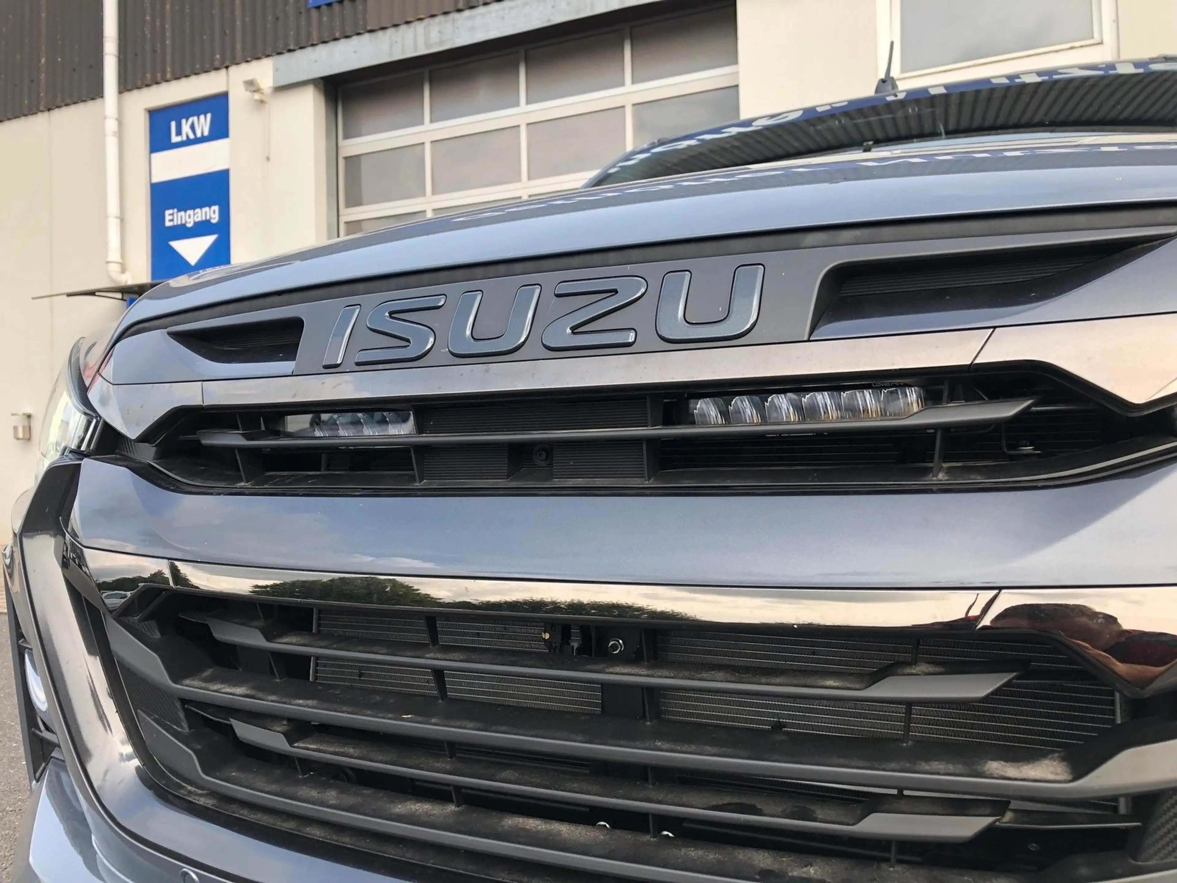Isuzu D-Max Double Cab V-Cross AT + hohes Fahrwerk + — photo 5