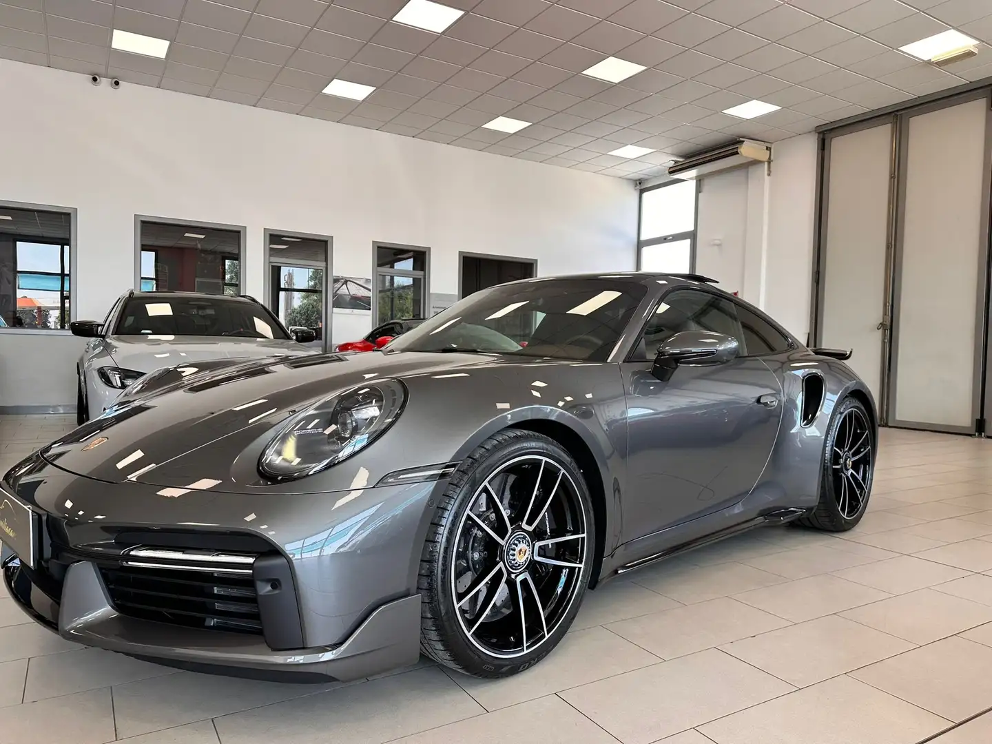 Porsche 992 Turbo S auto Grigio - 2