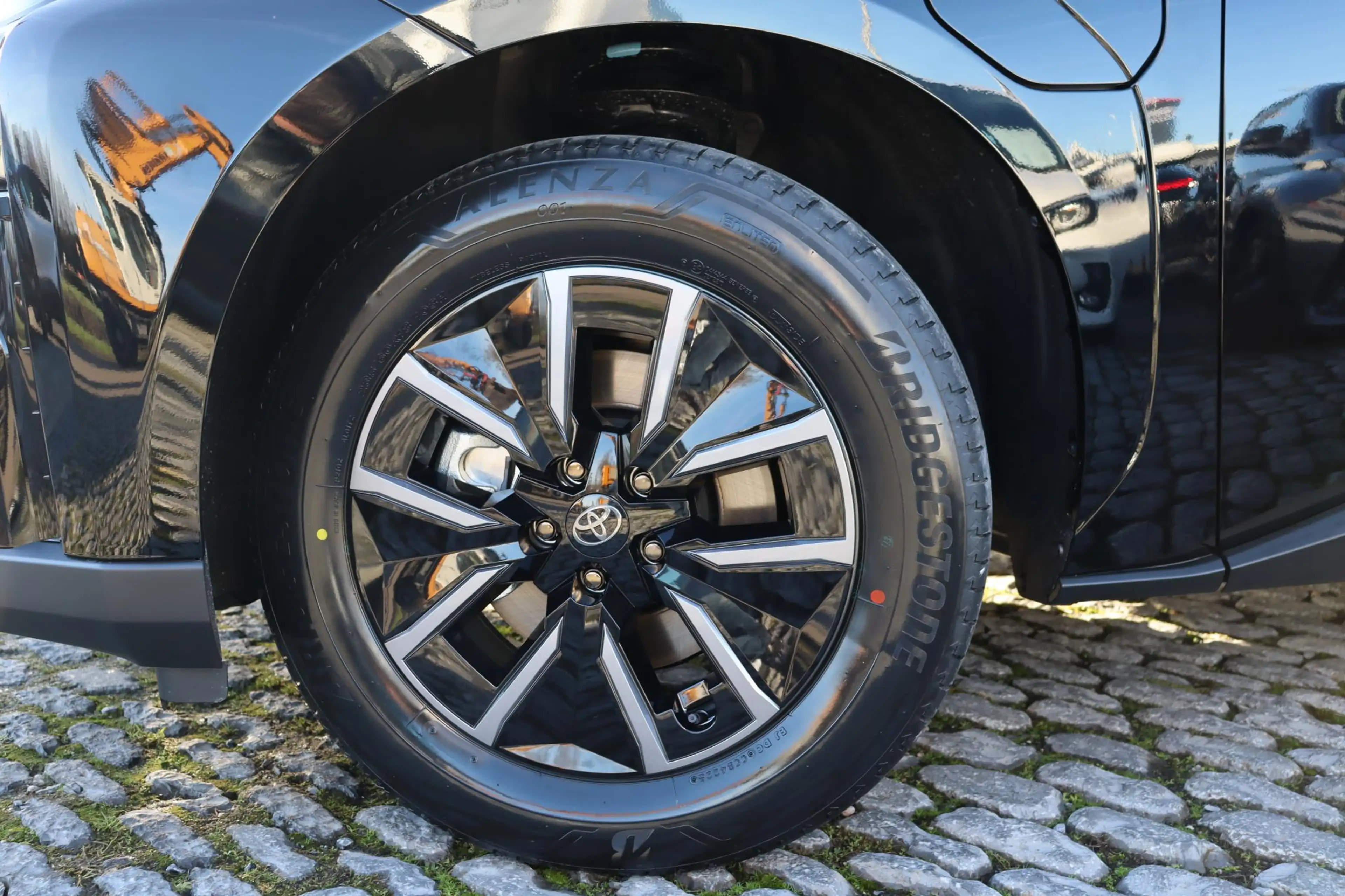Toyota bZ4X Dynamic 73,1 kWh, VERWACHT, in november leverbaar — photo 3