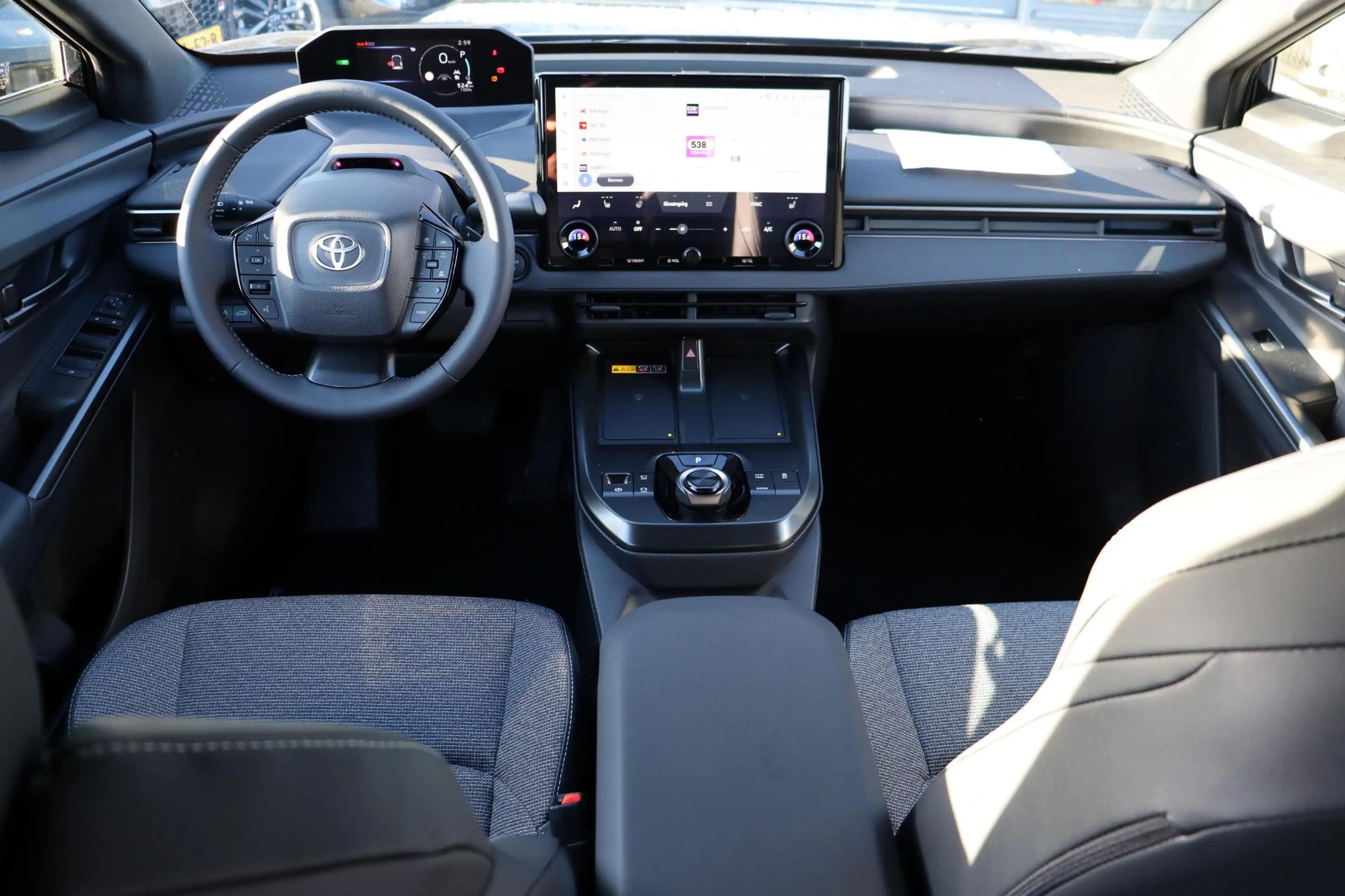 Toyota bZ4X Dynamic 73,1 kWh, VERWACHT, in november leverbaar — photo 4